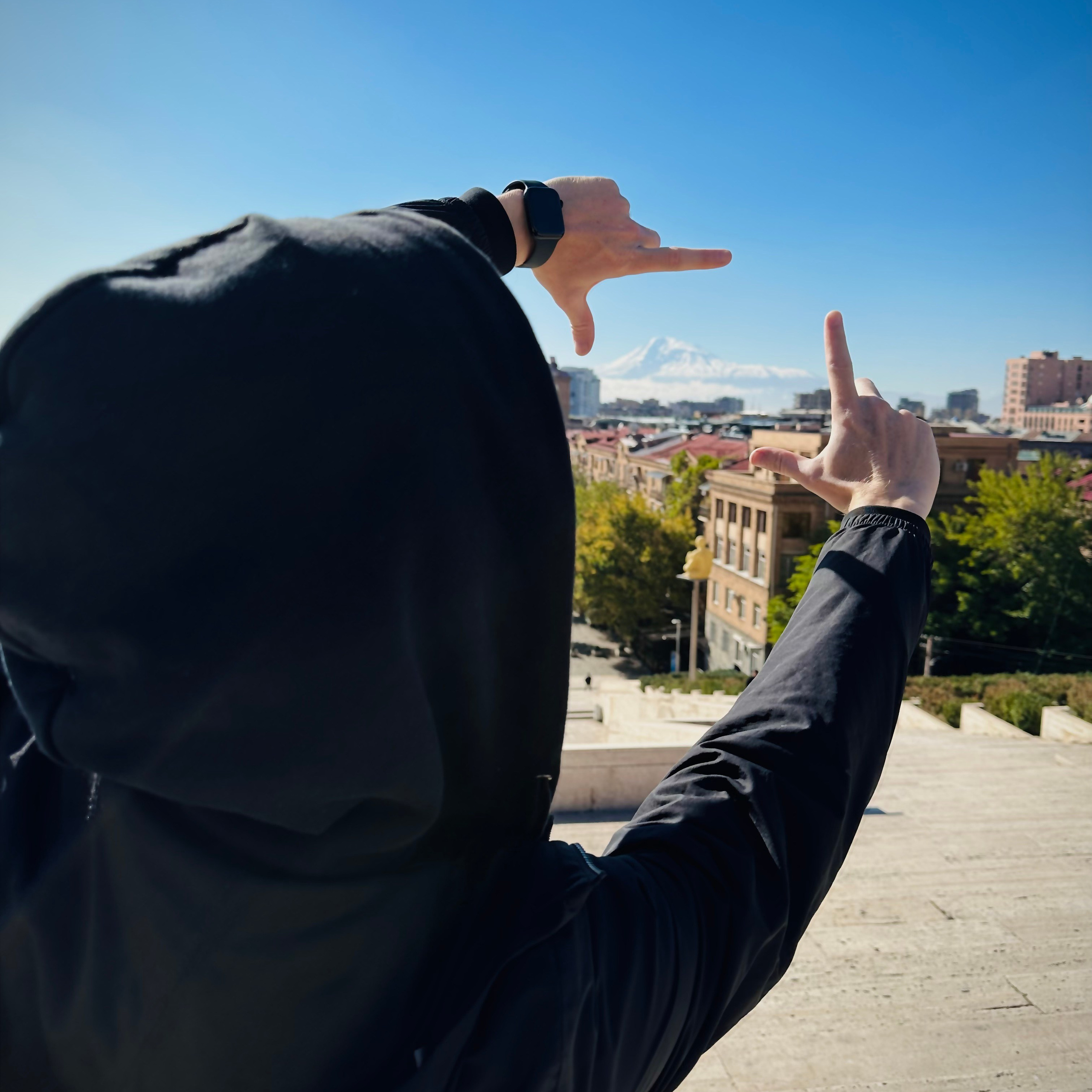 Контакты. Профессиональный оператор и видеограф в Москве