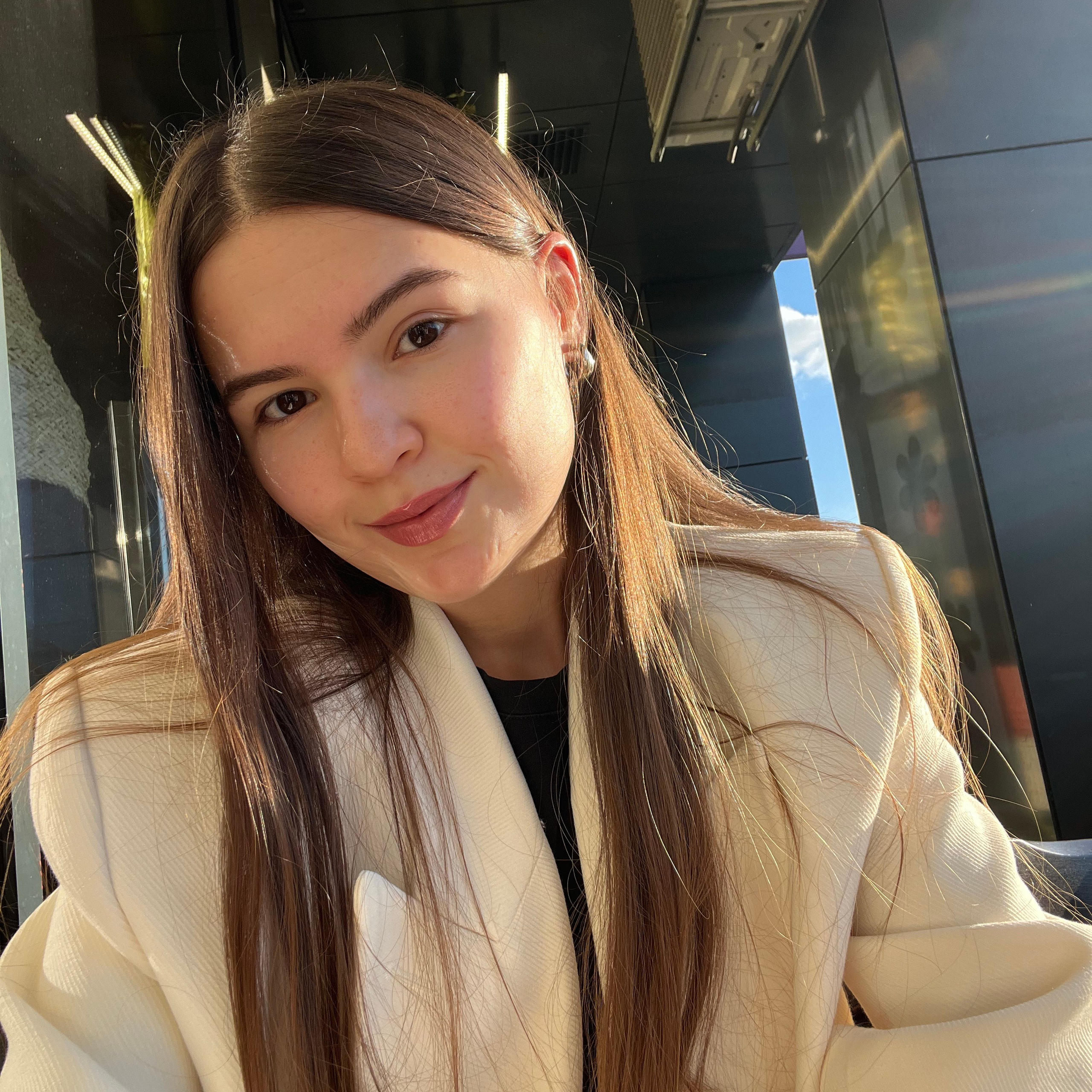 Ангелина Овсянникова | Гиперреалистичные ИИ-фотосессии для брендов