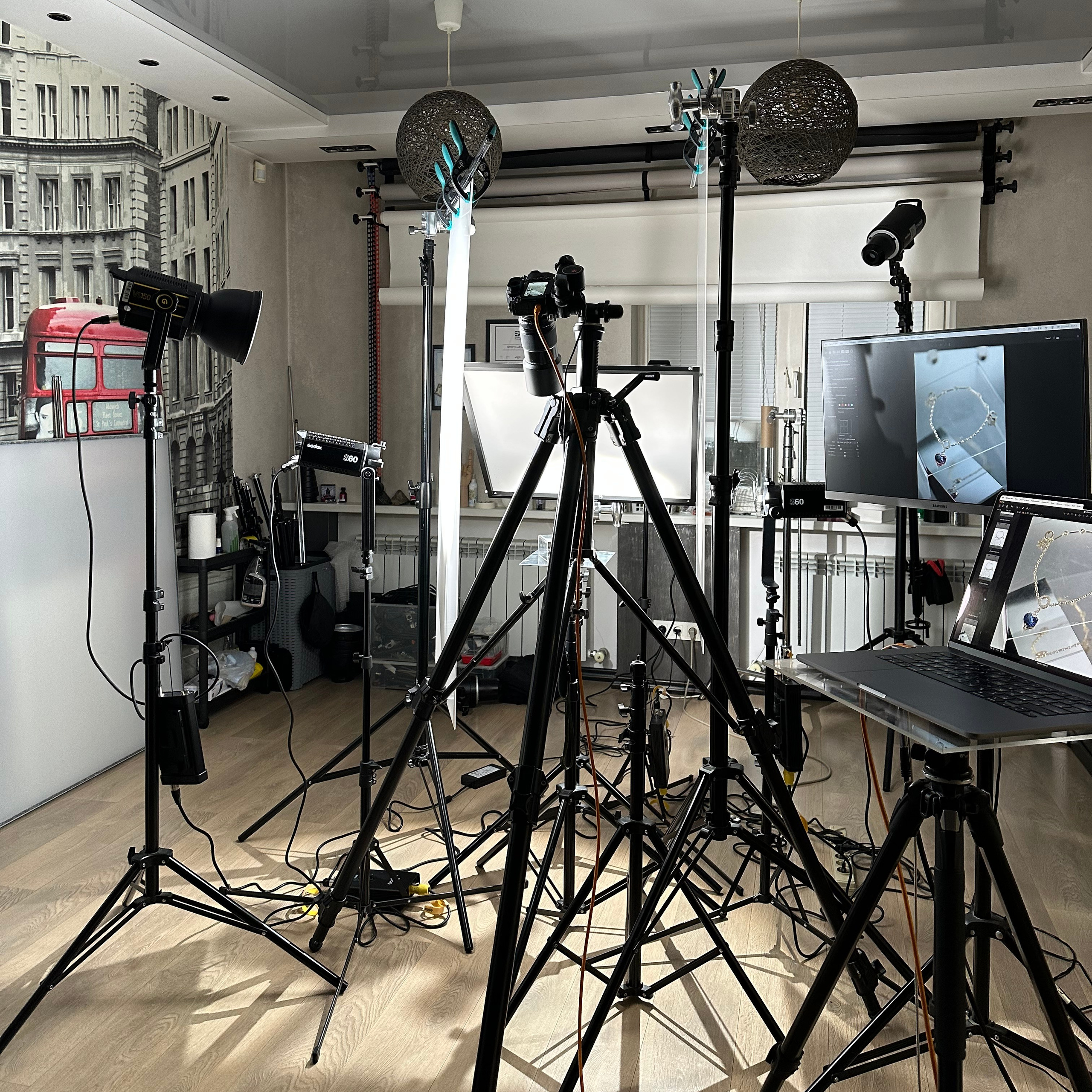 Предметная фотостудия Дмитрия Лукьянова в Алматы — профессиональное оборудование для съёмки товаров