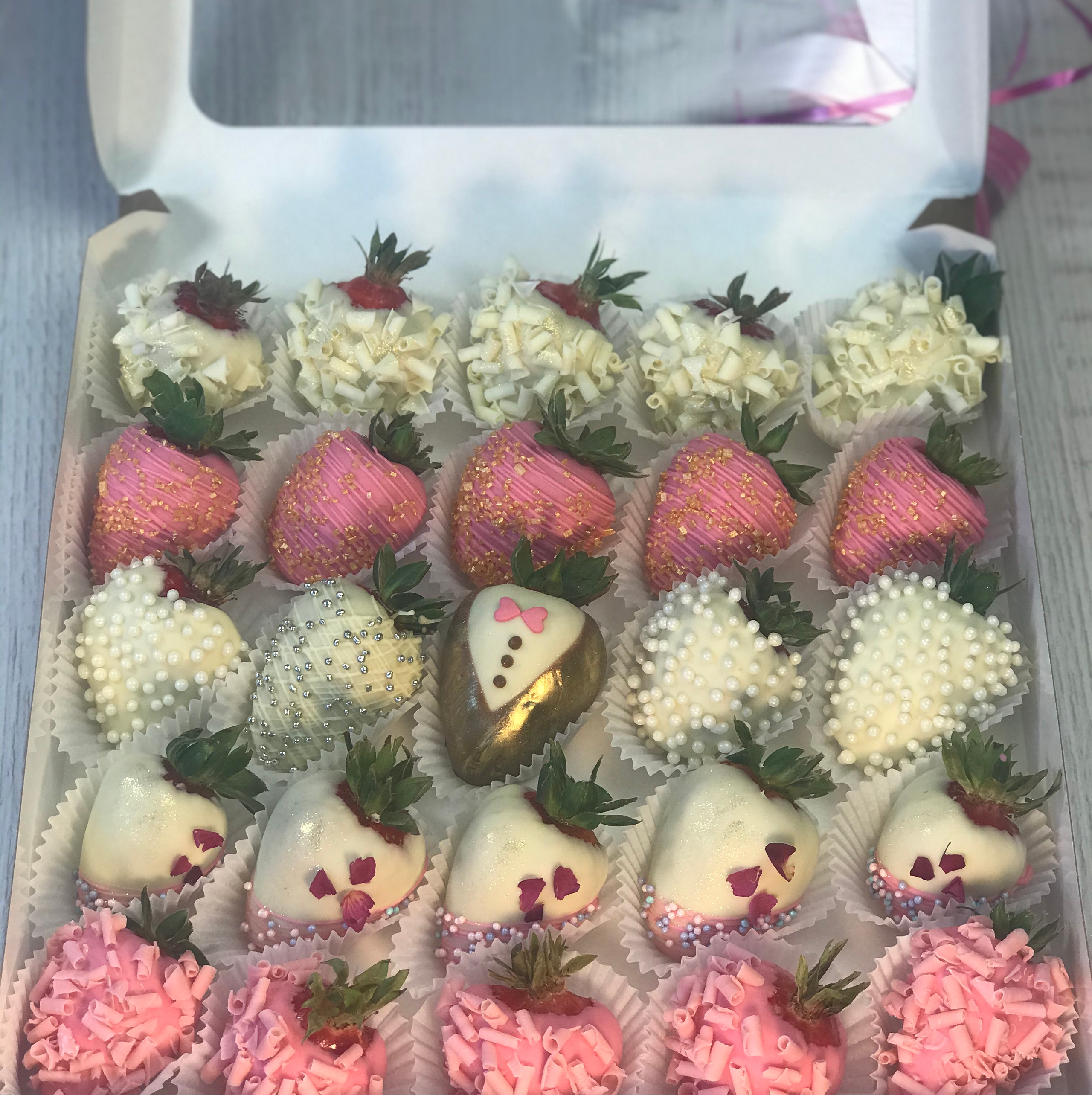 Наборы из клубники в шоколаде Сургут. Клубника в шоколаде в Сургуте