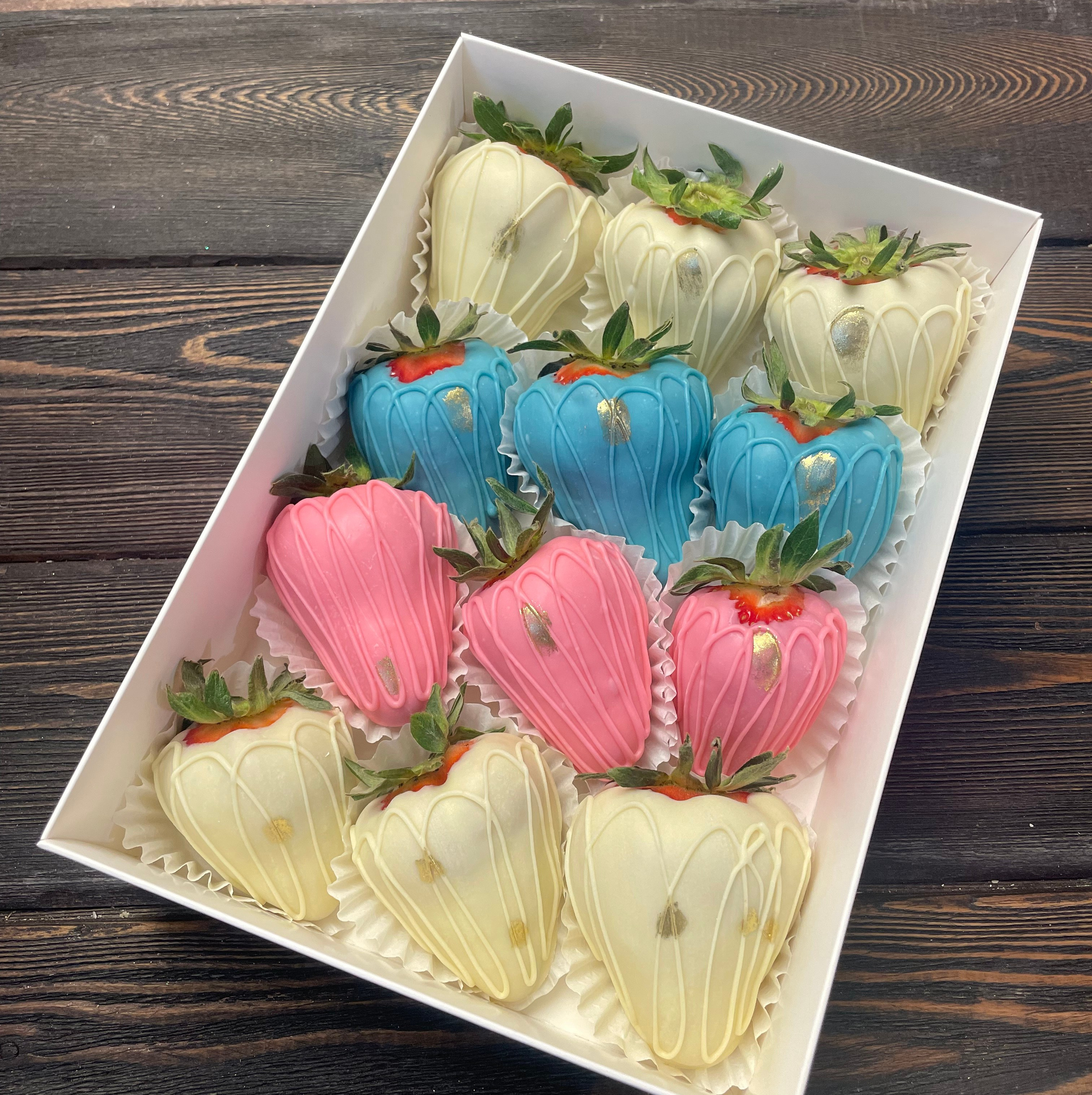 Наборы из клубники в шоколаде Сургут. Клубника в шоколаде в Сургуте