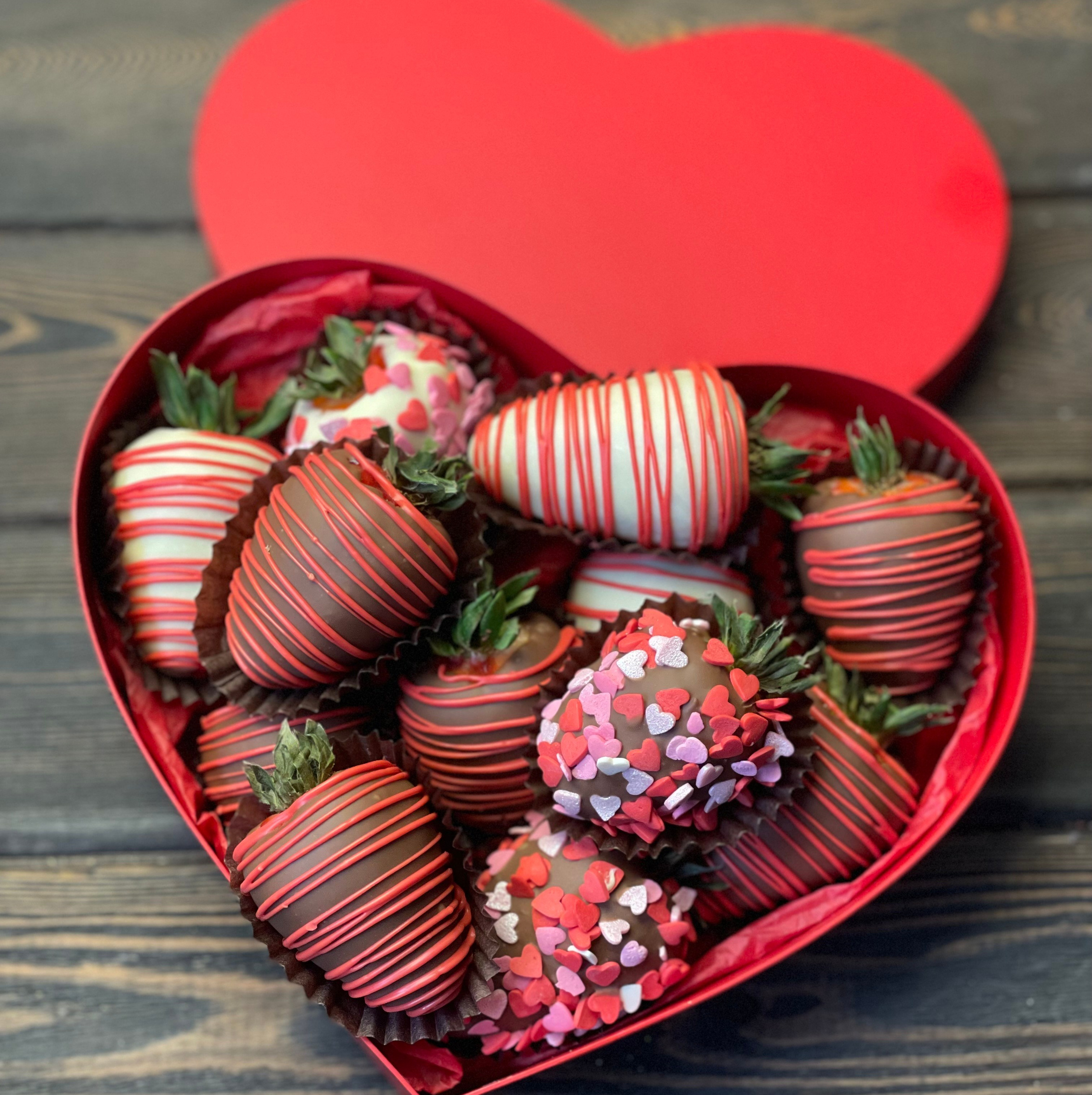 Наборы из клубники в шоколаде СЕРДЕЧКИ. Клубника в шоколаде в Сургуте