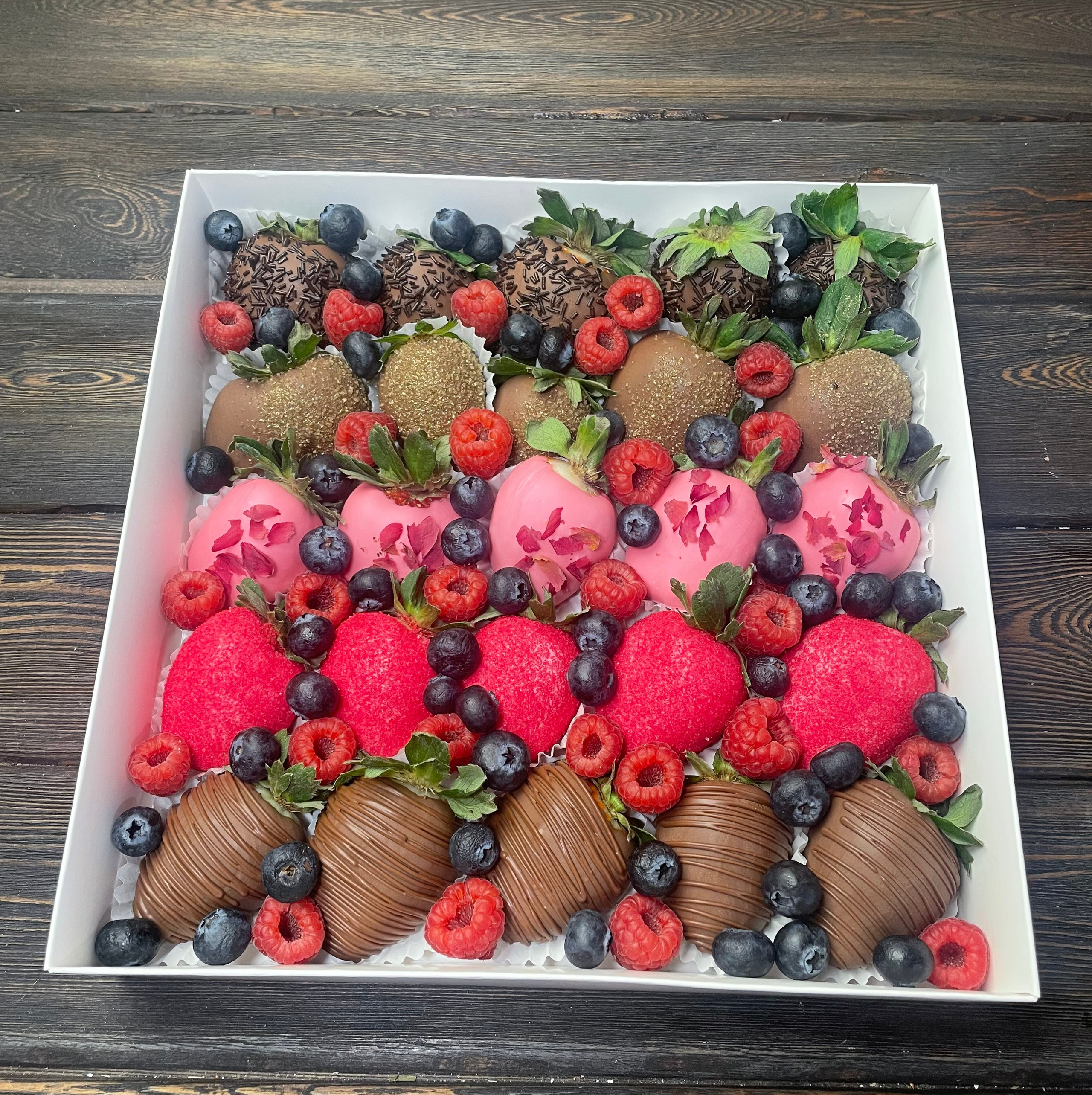 Наборы из клубники в шоколаде Сургут. Клубника в шоколаде в Сургуте