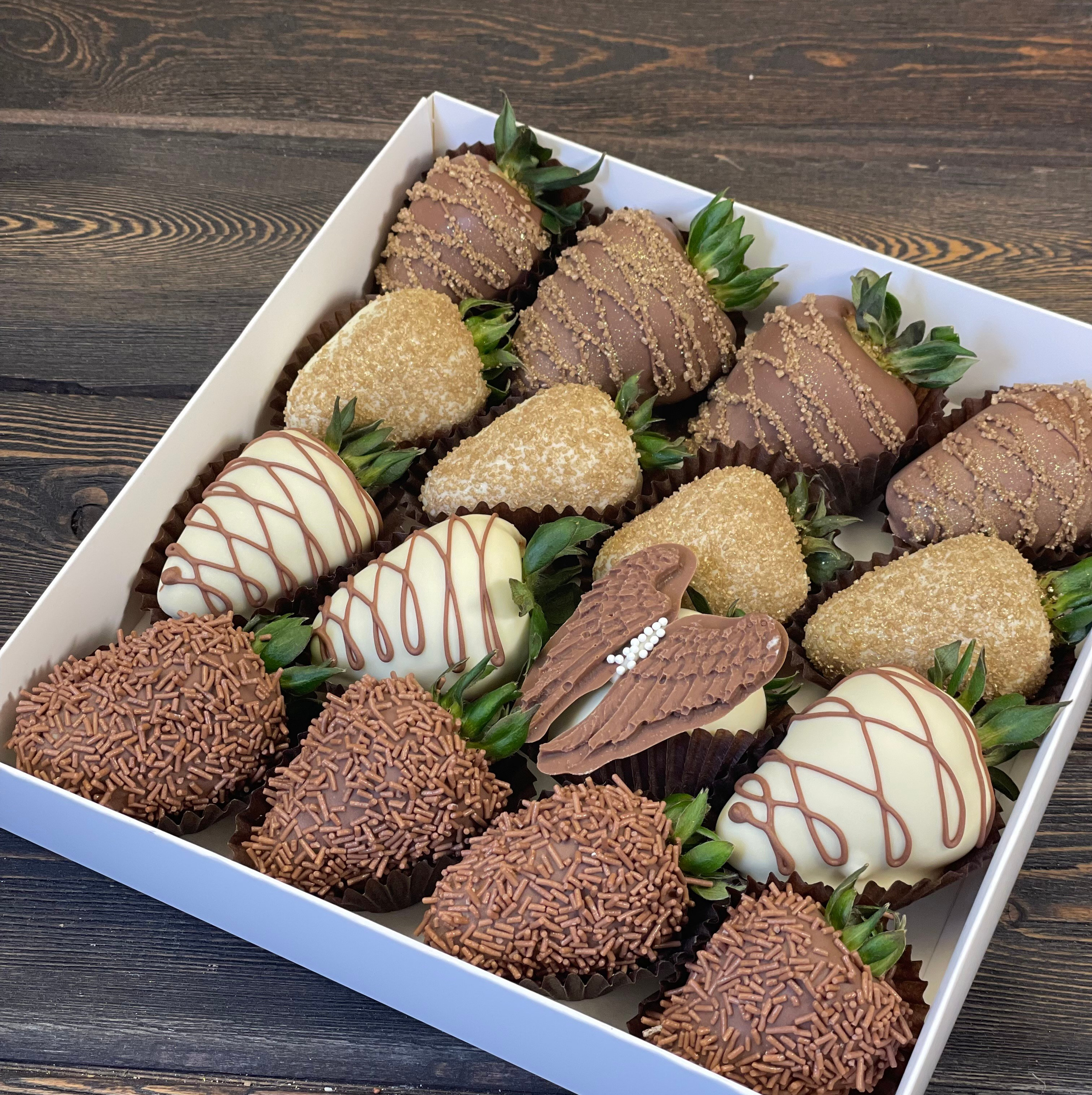 Наборы из клубники в шоколаде Сургут. Клубника в шоколаде в Сургуте