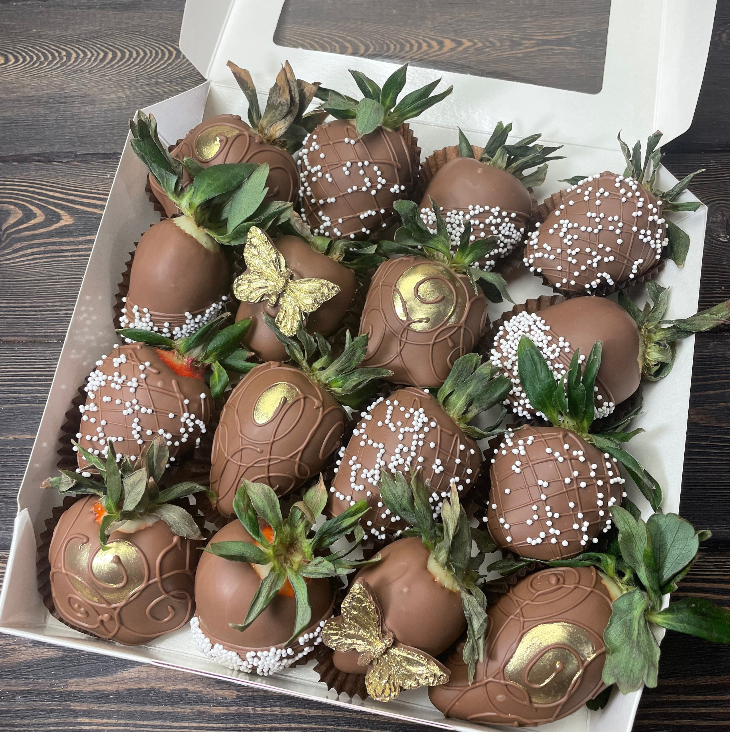 Наборы из клубники в шоколаде Сургут. Клубника в шоколаде в Сургуте