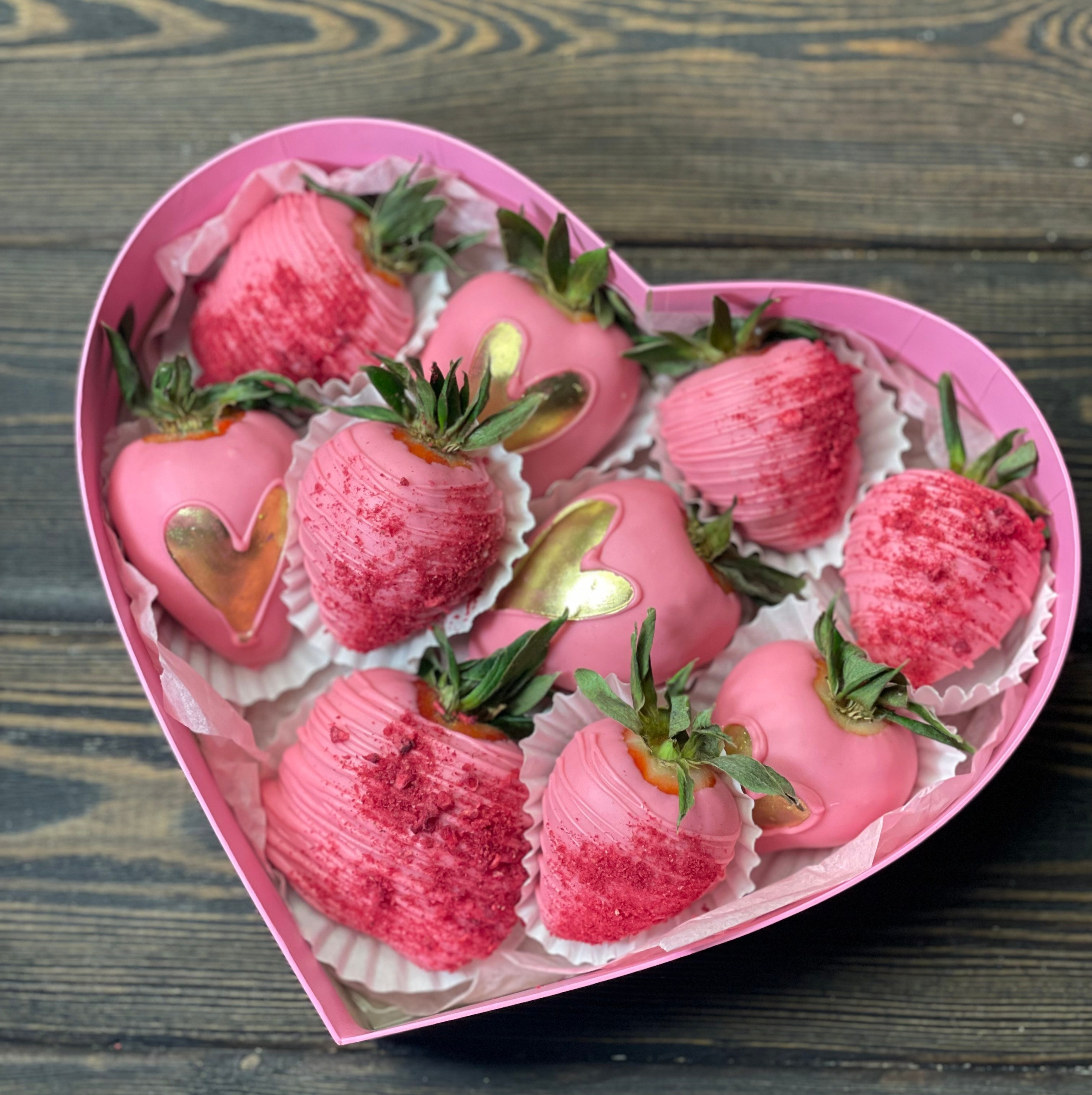 Наборы из клубники в шоколаде СЕРДЕЧКИ. Клубника в шоколаде в Сургуте