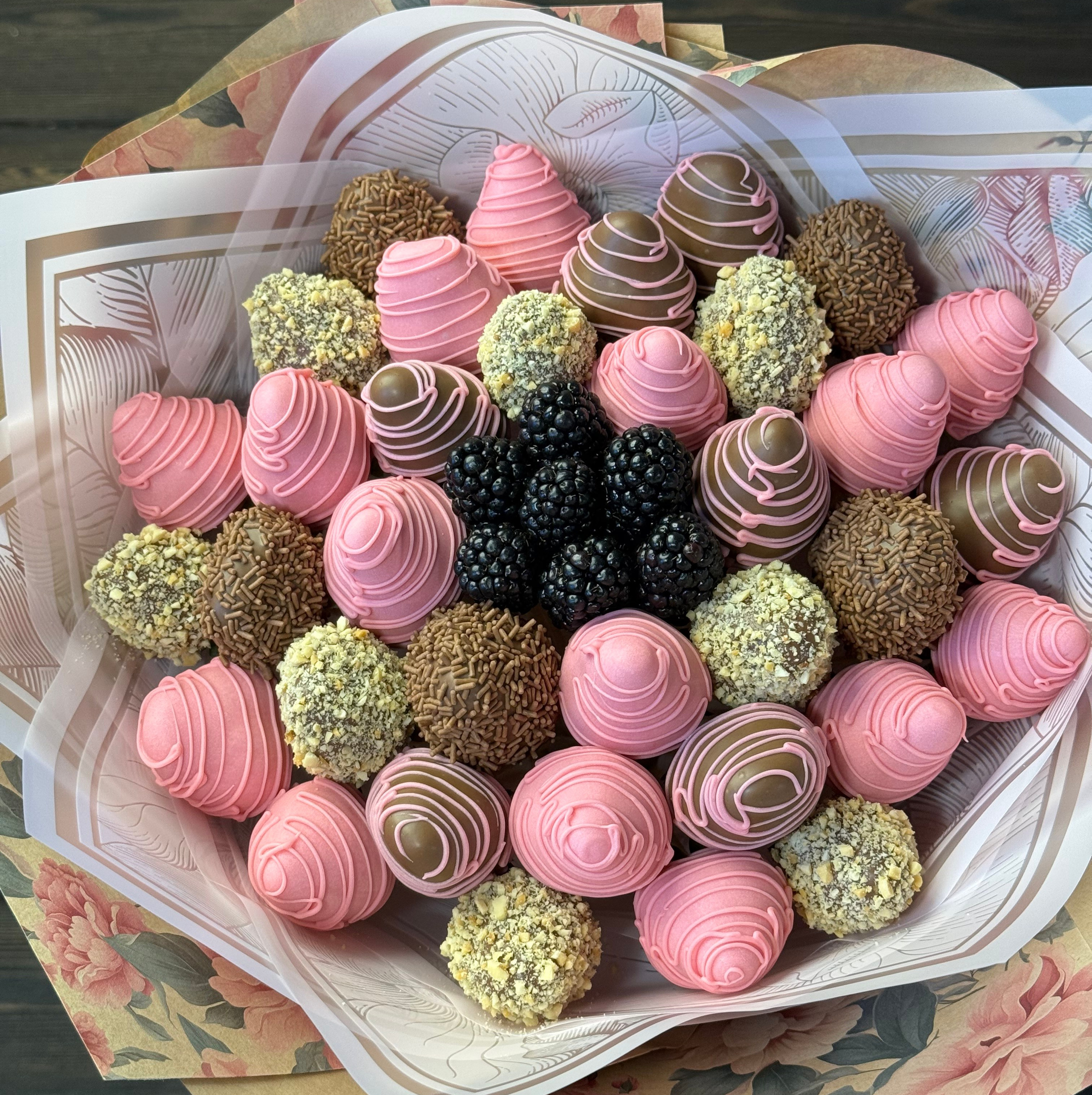 Букеты из клубники Сургут. Клубника в шоколаде в Сургуте