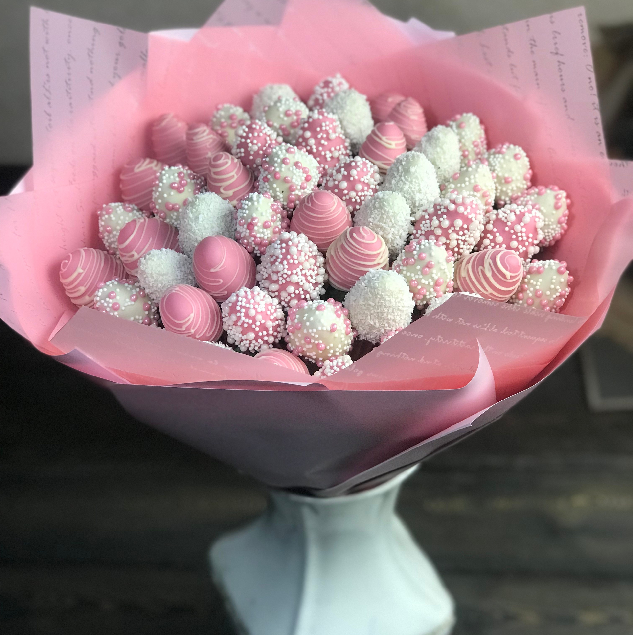 Букеты из клубники Сургут. Клубника в шоколаде в Сургуте