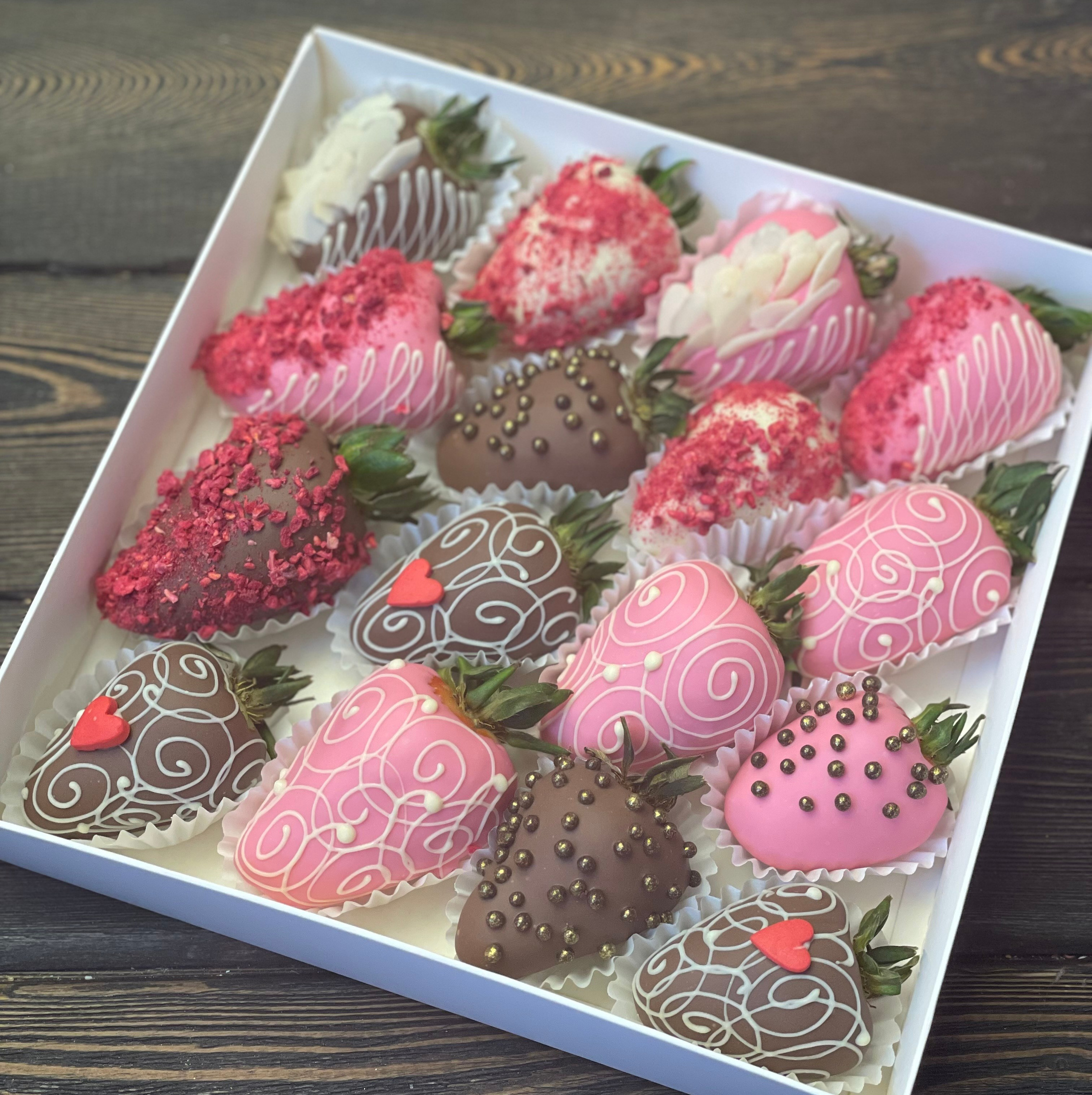 Наборы из клубники в шоколаде Сургут. Клубника в шоколаде в Сургуте