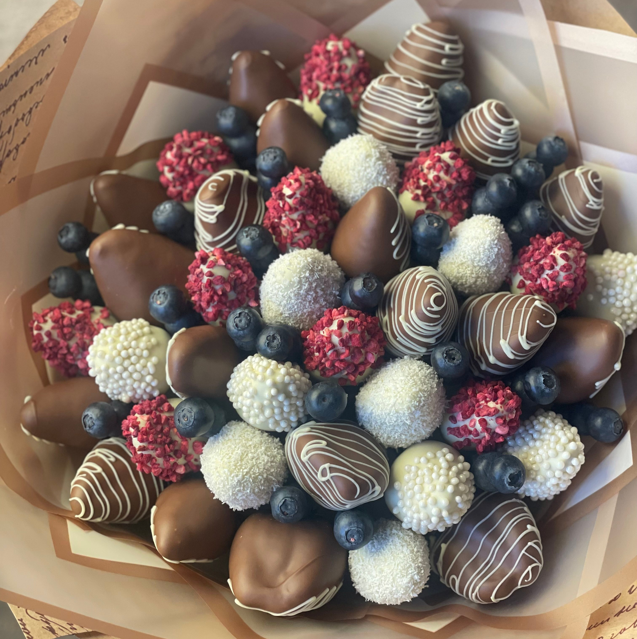 Букеты из клубники Сургут. Клубника в шоколаде в Сургуте