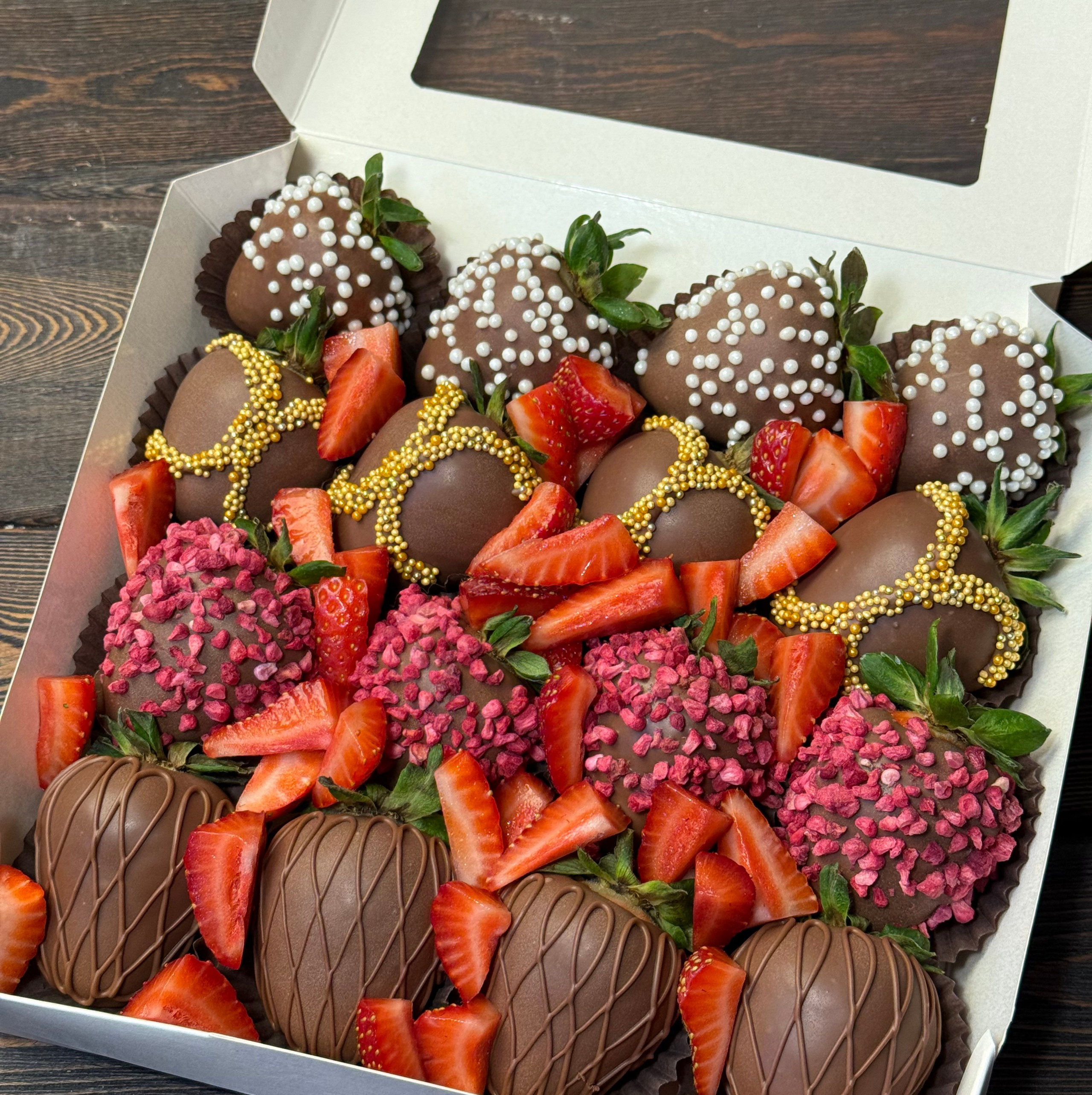 Наборы из клубники в шоколаде Сургут. Клубника в шоколаде в Сургуте