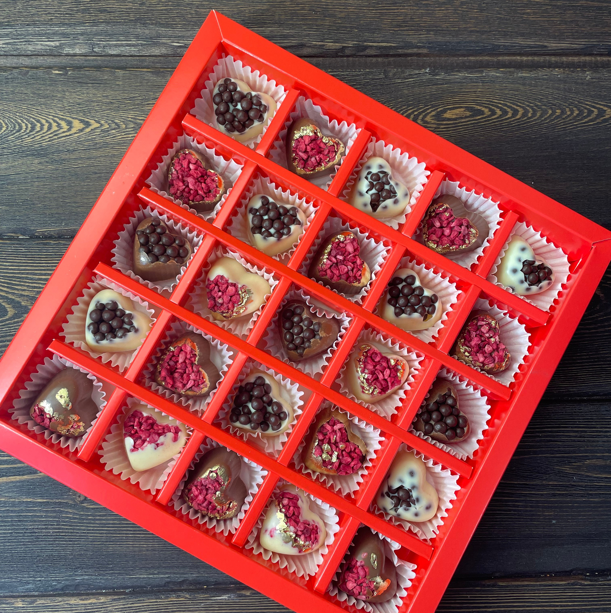 Корпусные конфеты. Клубника в шоколаде в Сургуте