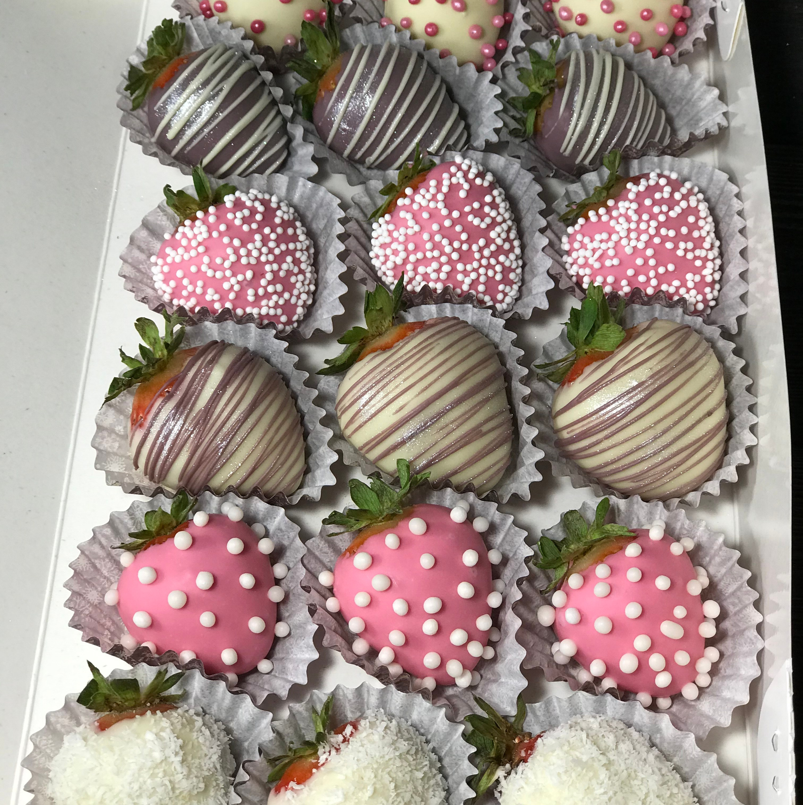 Наборы из клубники в шоколаде Сургут. Клубника в шоколаде в Сургуте