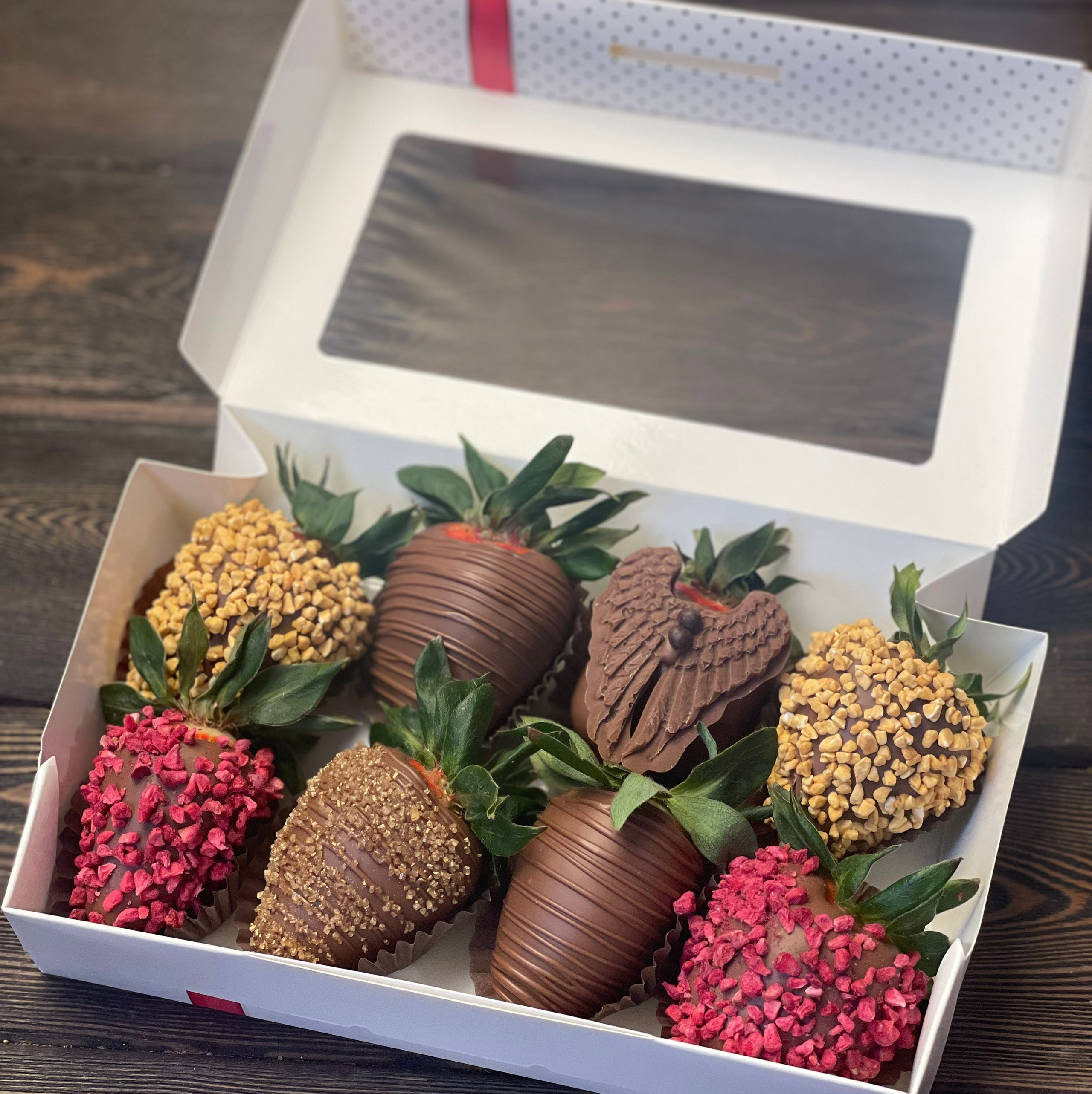 Наборы из клубники в шоколаде Сургут. Клубника в шоколаде в Сургуте