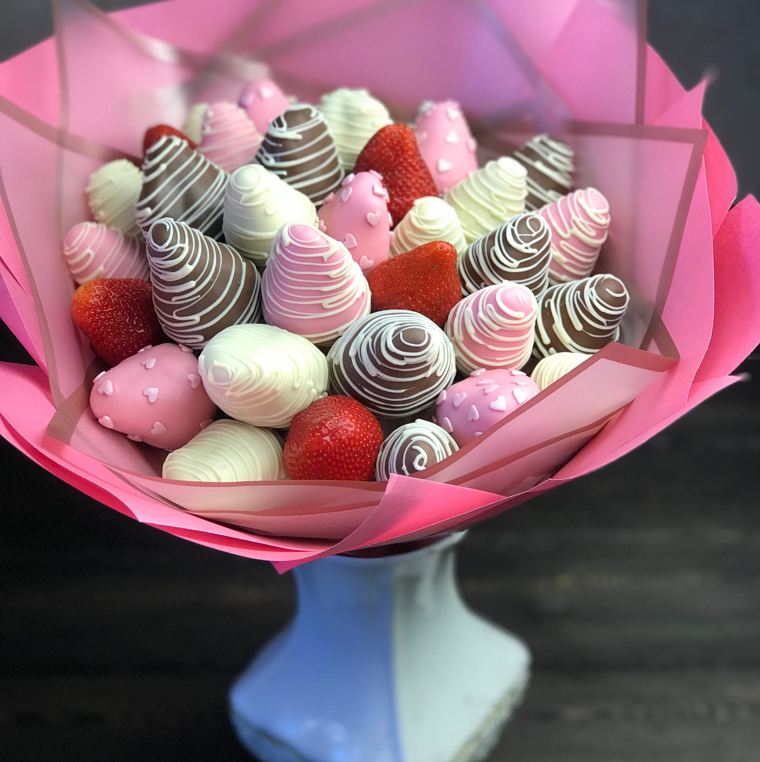 Букеты из клубники Сургут. Клубника в шоколаде в Сургуте