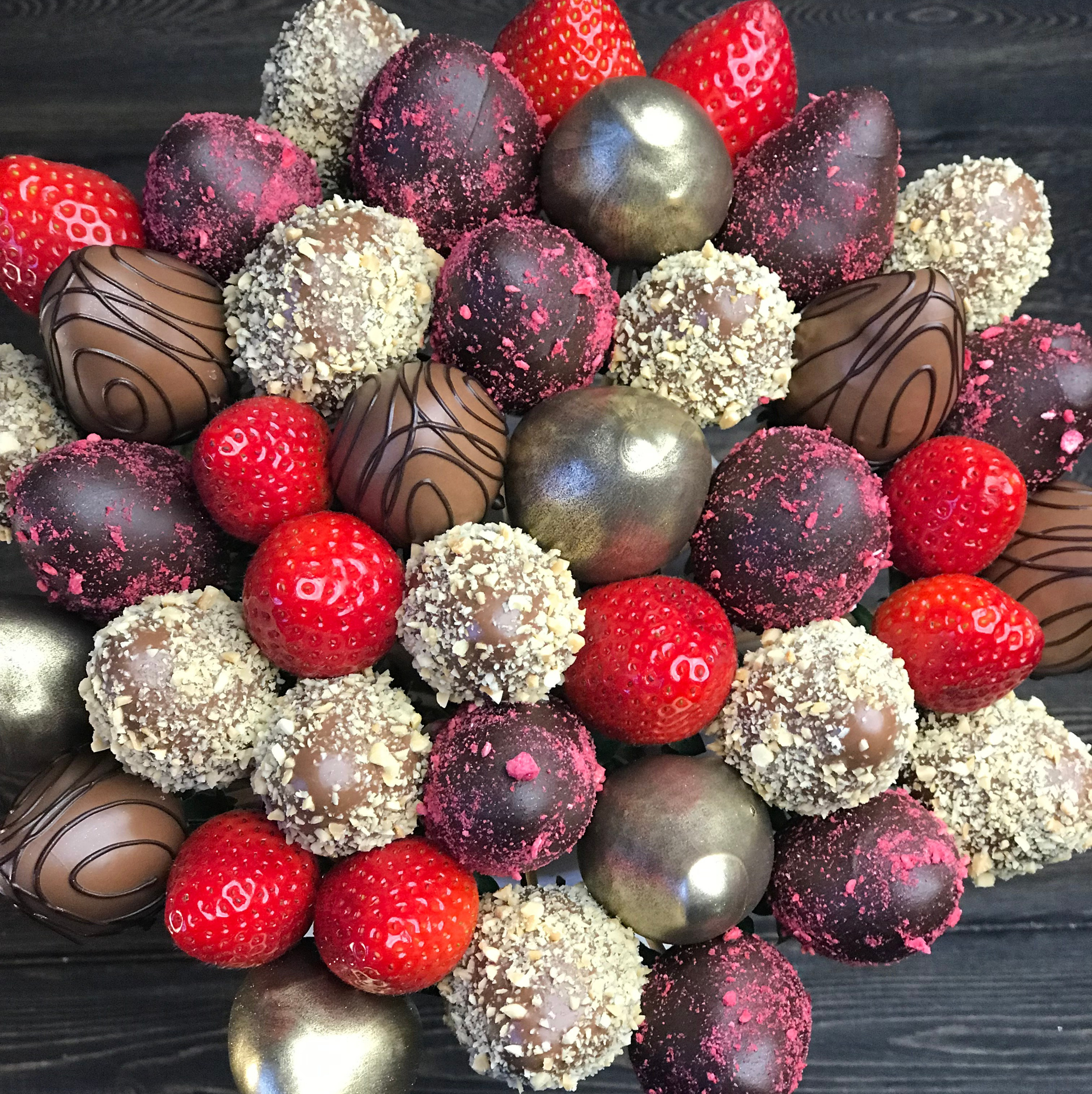 Букеты из клубники Сургут. Клубника в шоколаде в Сургуте