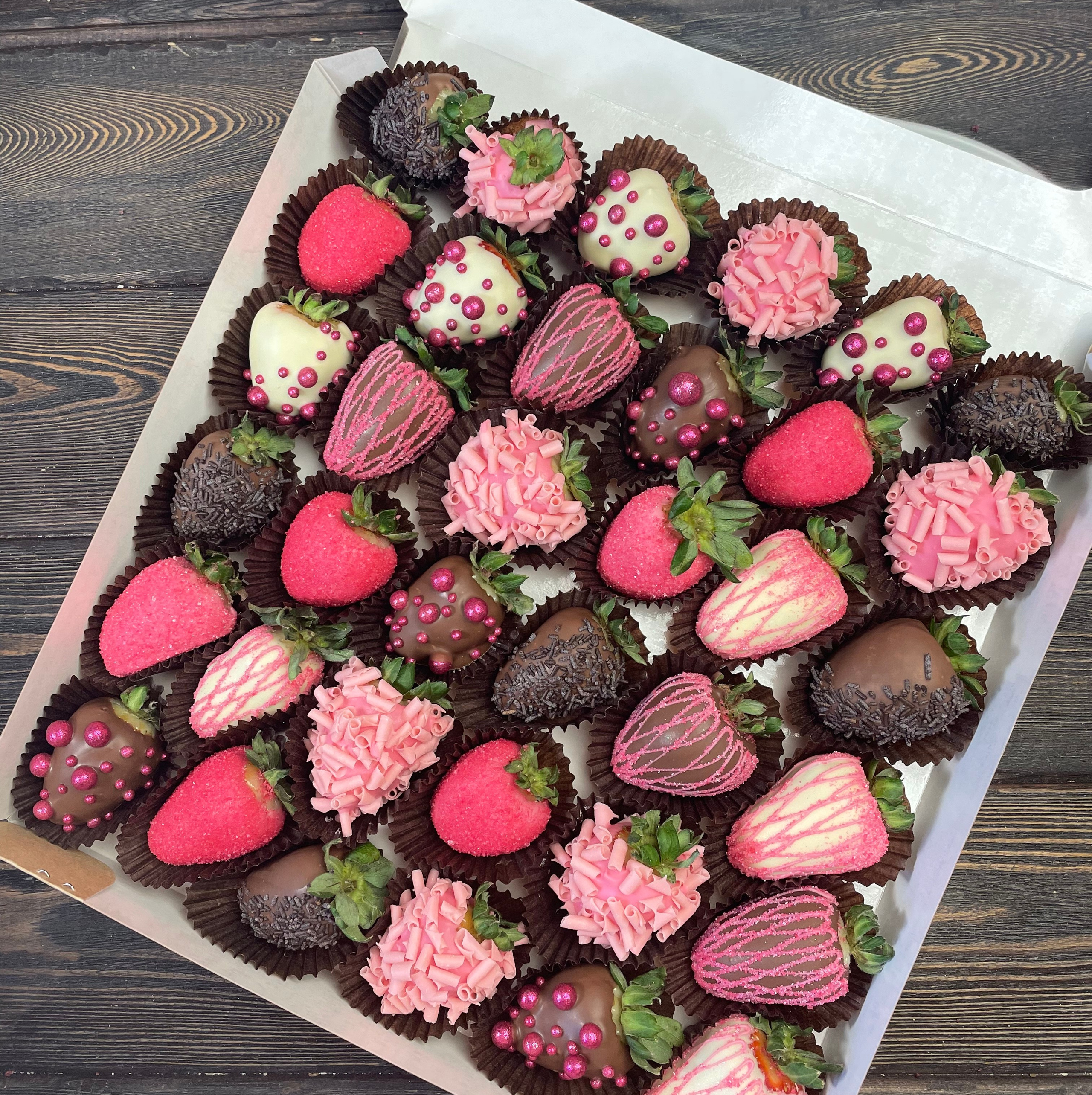 Наборы из клубники в шоколаде Сургут. Клубника в шоколаде в Сургуте