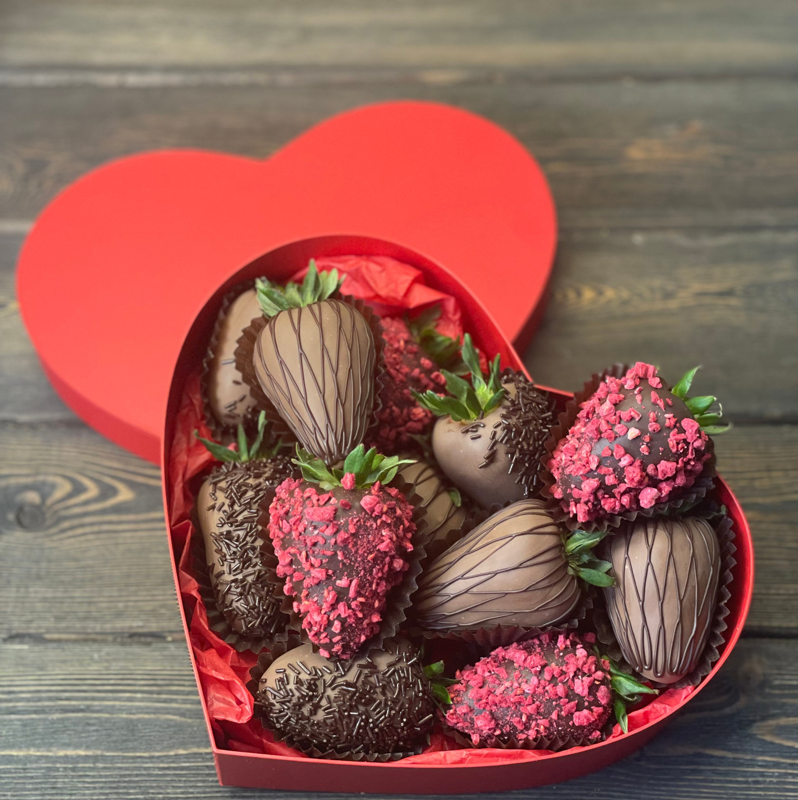 Наборы из клубники в шоколаде СЕРДЕЧКИ. Клубника в шоколаде в Сургуте