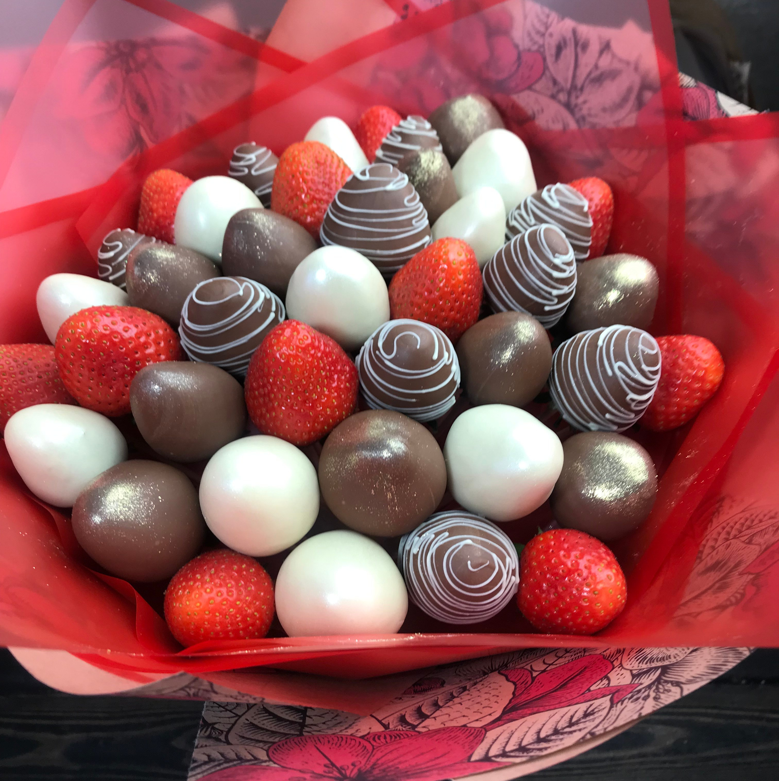 Букеты из клубники Сургут. Клубника в шоколаде в Сургуте