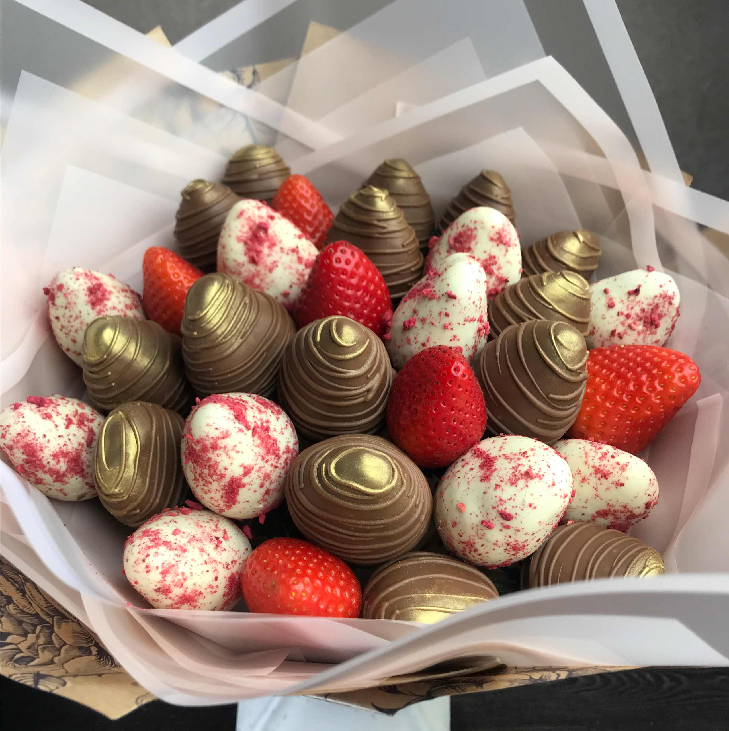 Букеты из клубники Сургут. Клубника в шоколаде в Сургуте