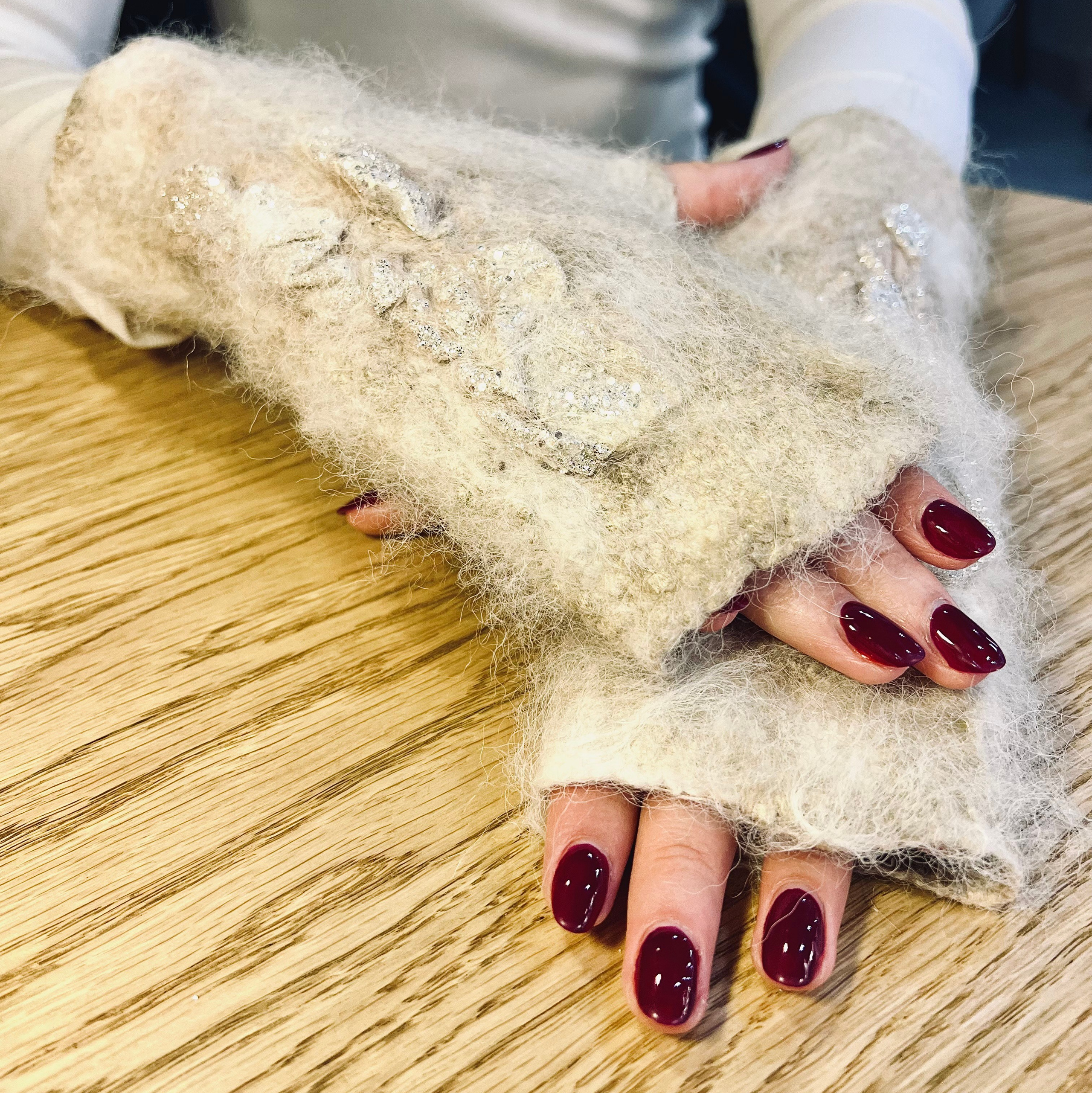 Митенки из войлока ручной работы бежевые - pavlusart.ru