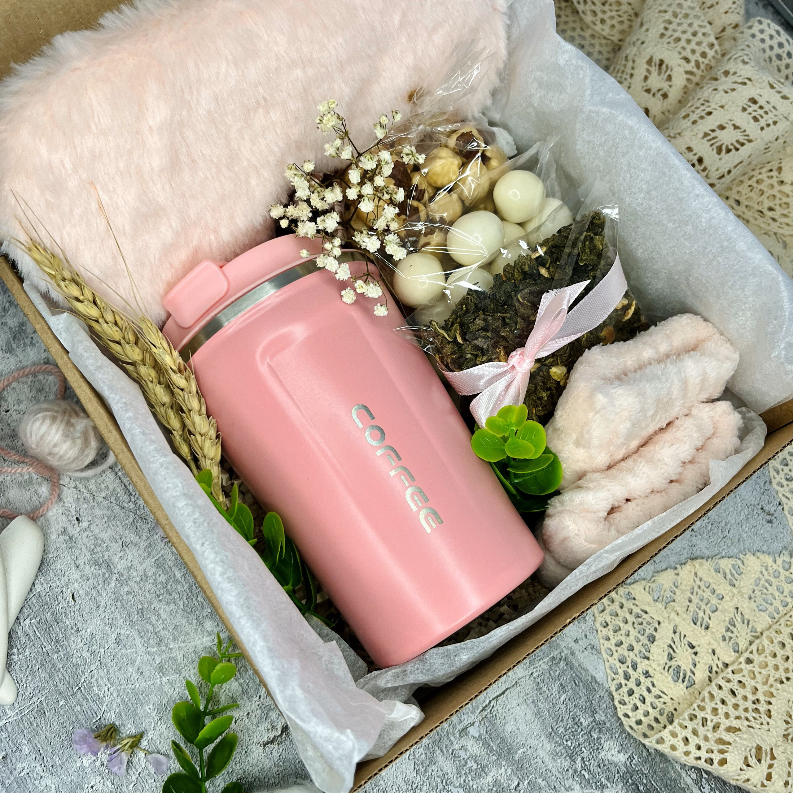 Что подарить девушке