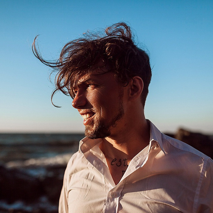 Оставайтесь на связи с нами! На странице контактов вы найдете всю необходимую информацию: телефон, email — всё для удобства. Свяжитесь с нами прямо сейчас! Оставить заявку на съемку портретов или фото для маркетплейсов.	