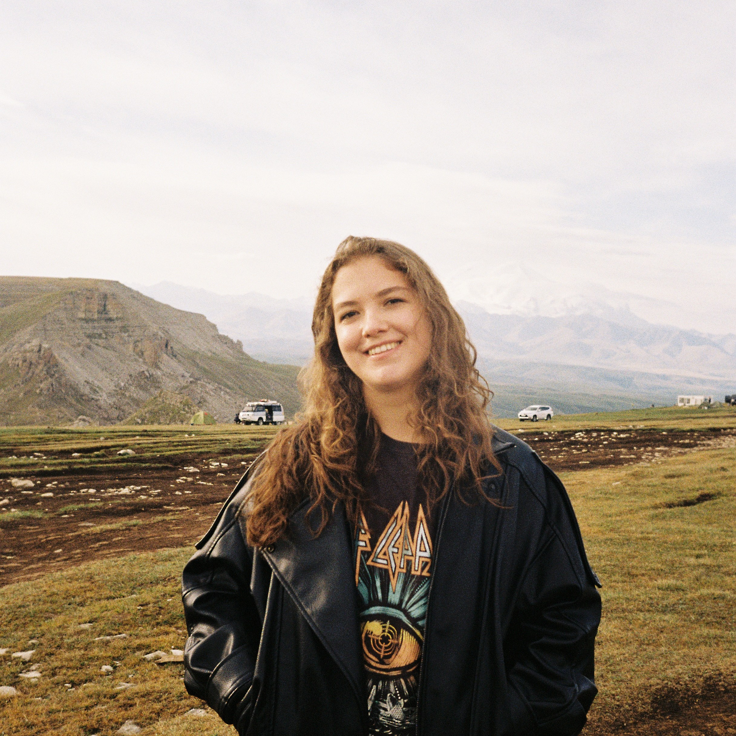 Contact. Photographer Vera Golovina