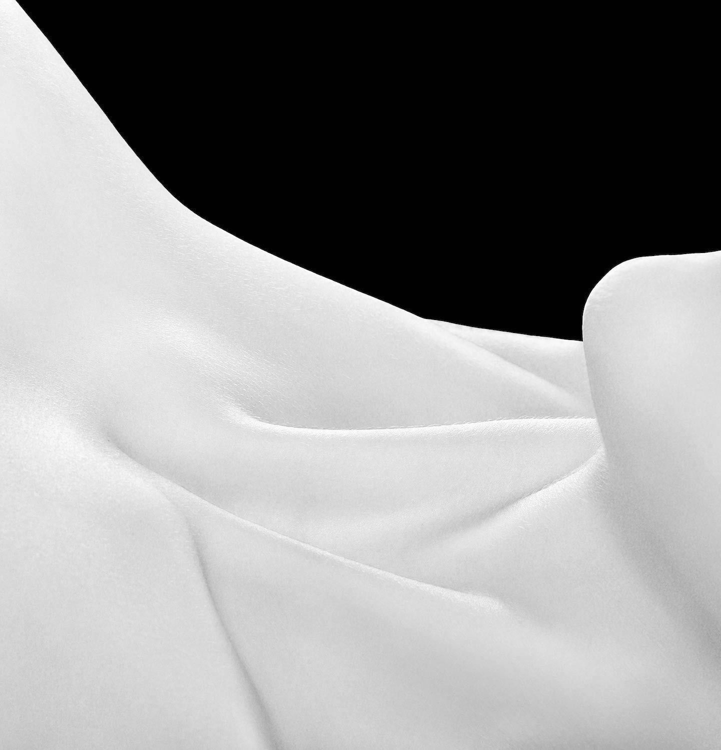 Buy limited edition body photography as art. Anna Laza Art photographer