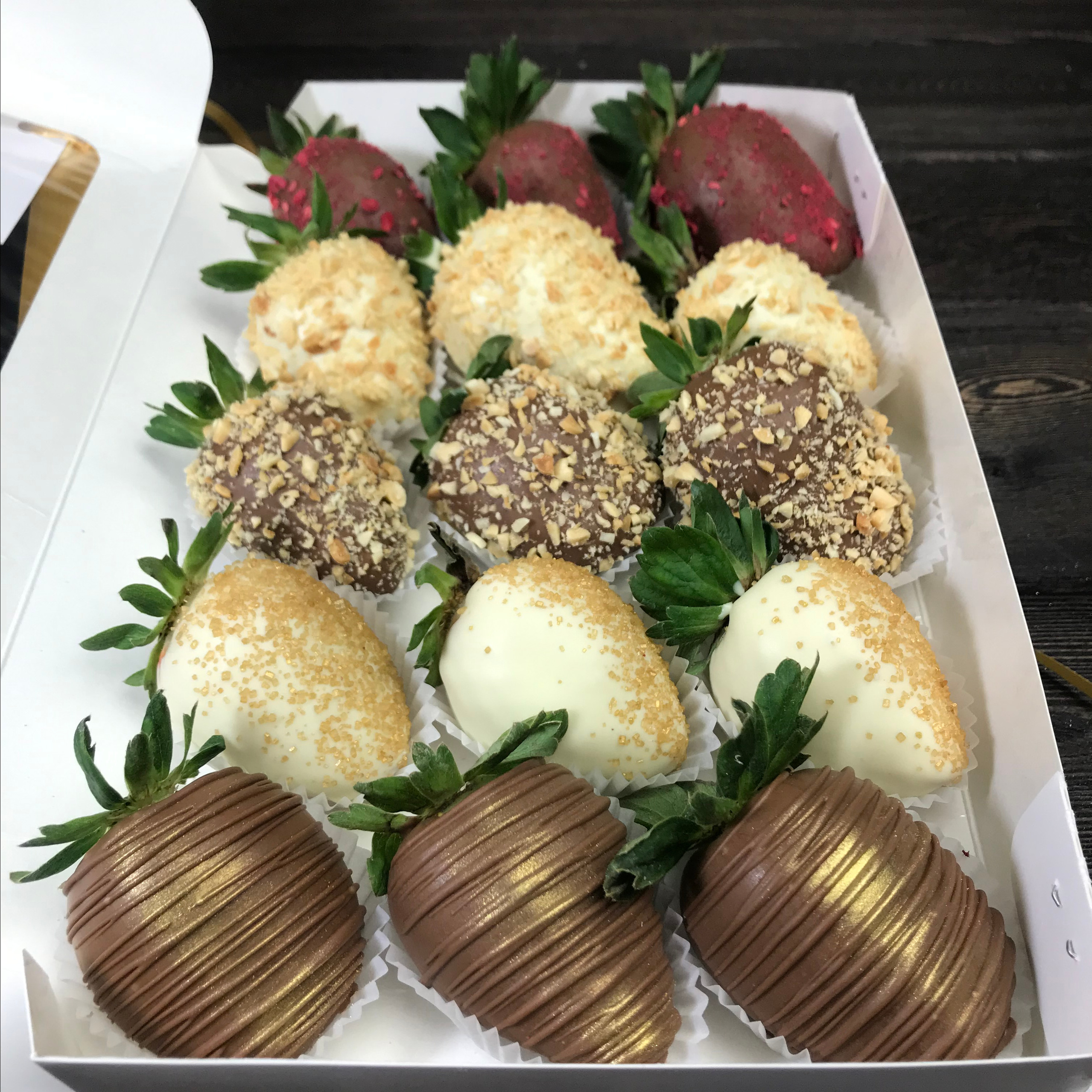 Наборы из клубники в шоколаде Сургут. Клубника в шоколаде в Сургуте