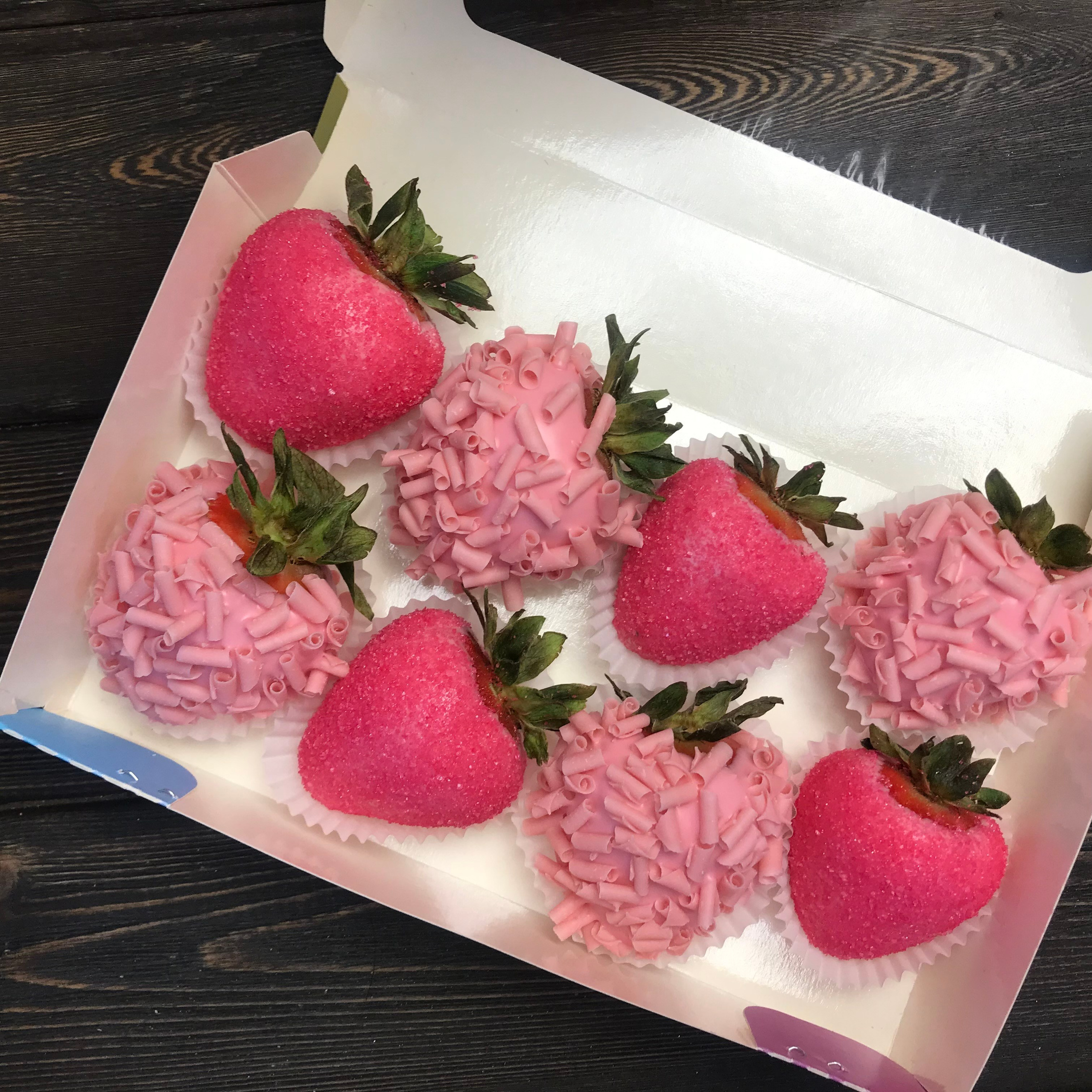 Наборы из клубники в шоколаде Сургут. Клубника в шоколаде в Сургуте