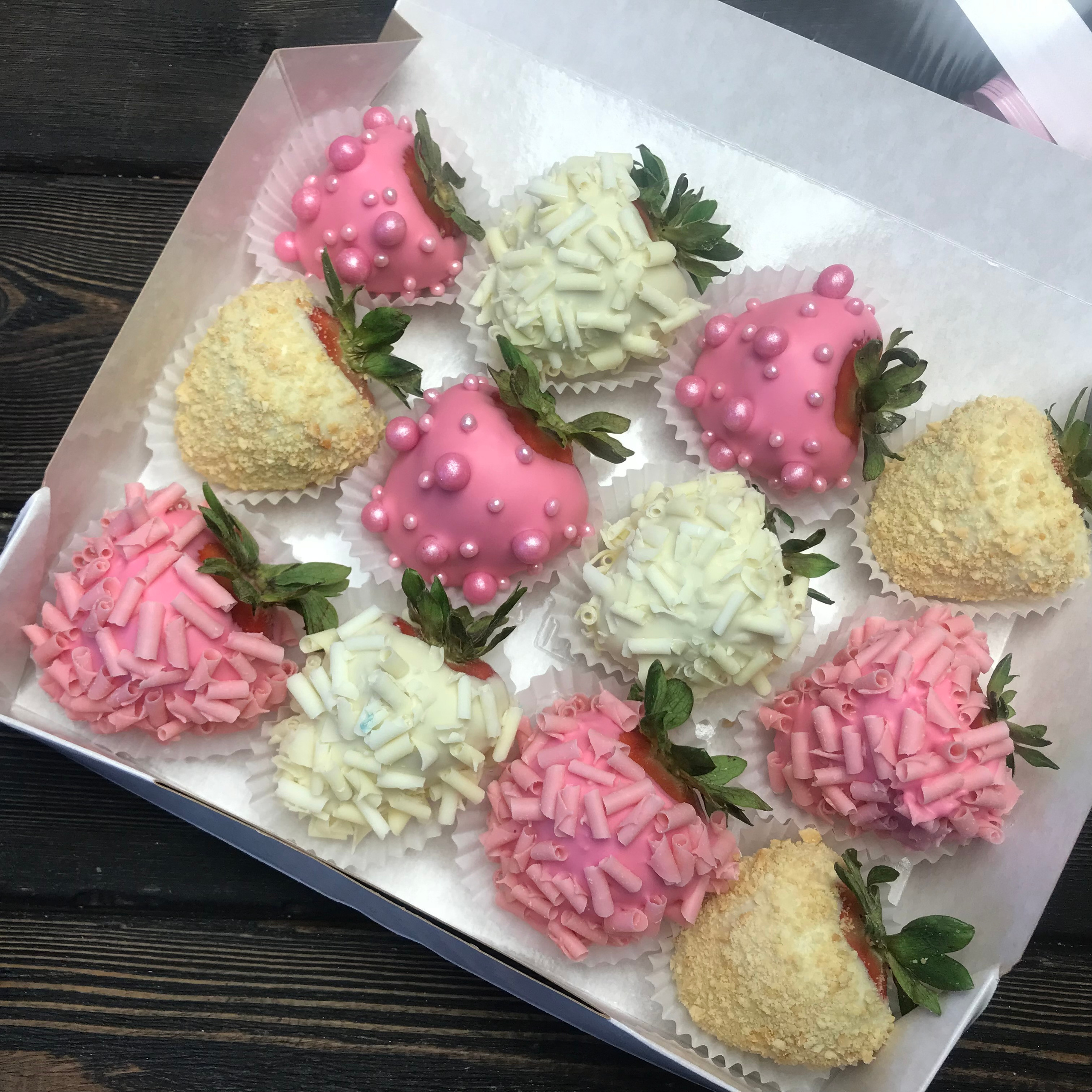 Наборы из клубники в шоколаде Сургут. Клубника в шоколаде в Сургуте