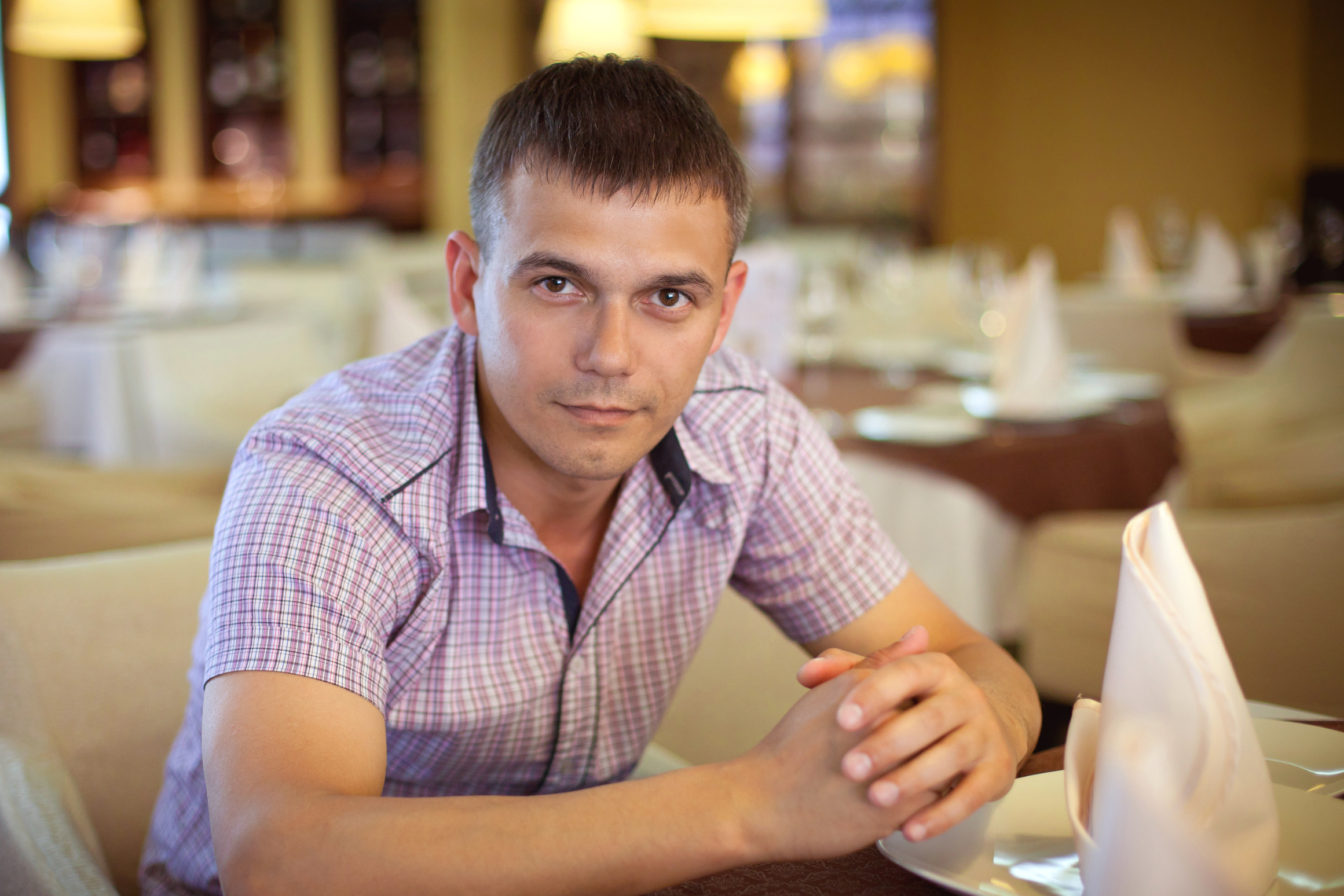 Контакты фотографа Антон Тюрин. Свадебный и семейный фотограф в Волжском Антон Тюрин