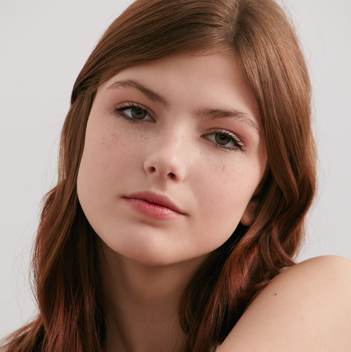 Контакты. Модельные тесты в Москве. Фотограф Вика Паршина