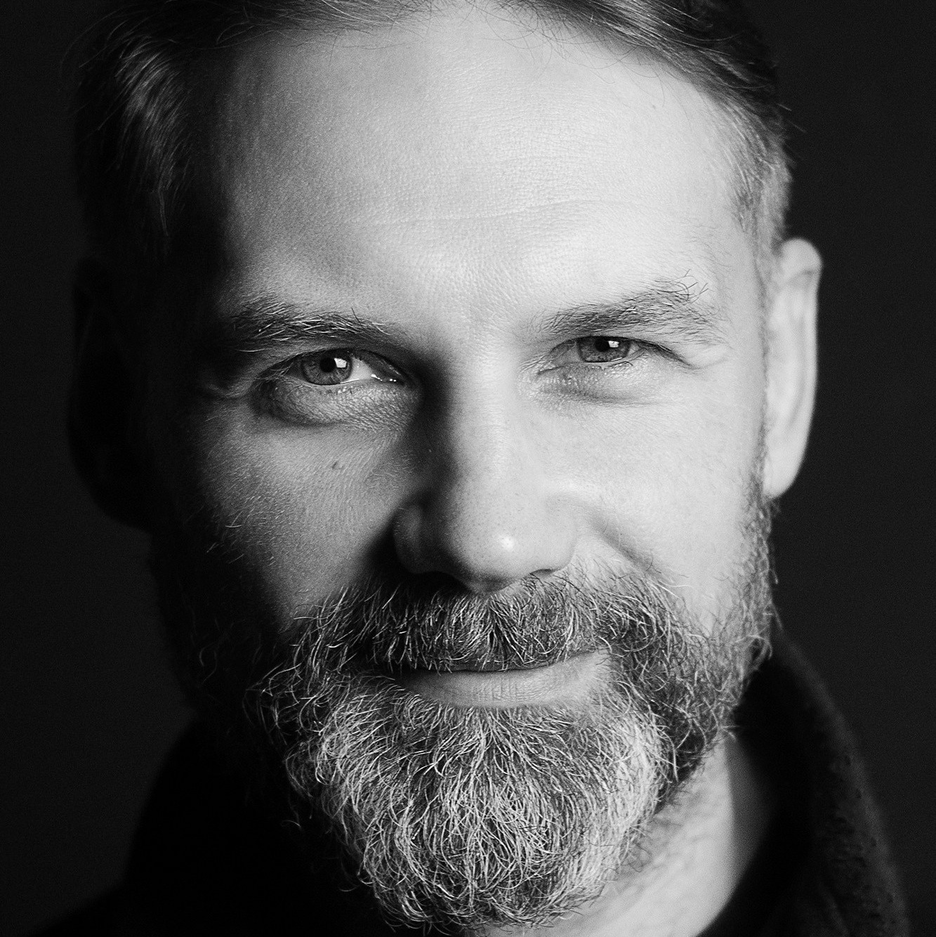 Красивый портрет молодого мужчины