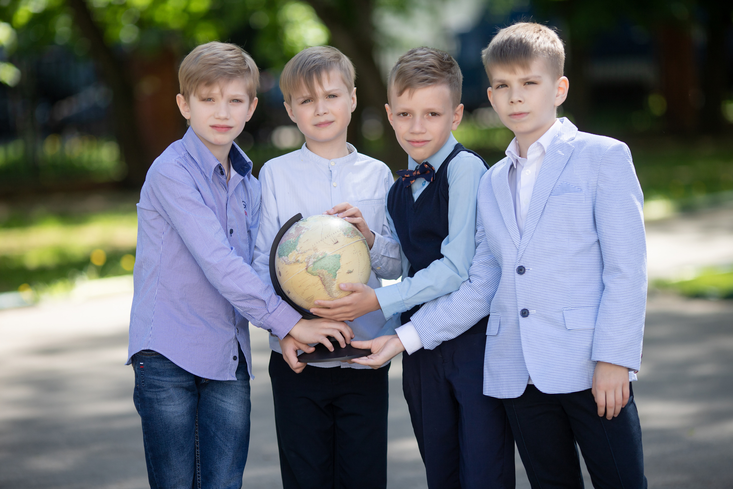 Фотография друзей для школьной фотокниги