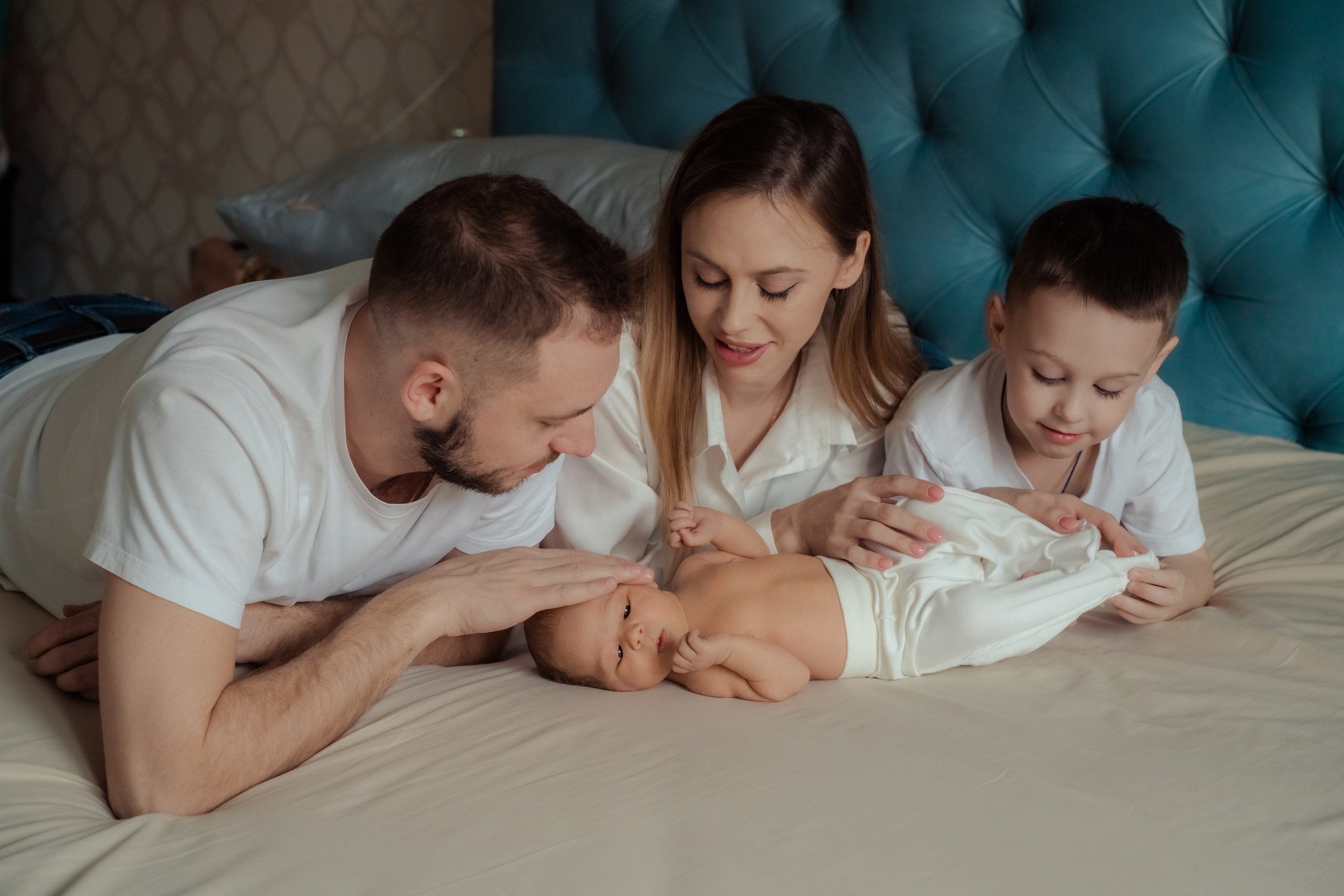 Фотосъемка новорожденного в минималистичном стиле