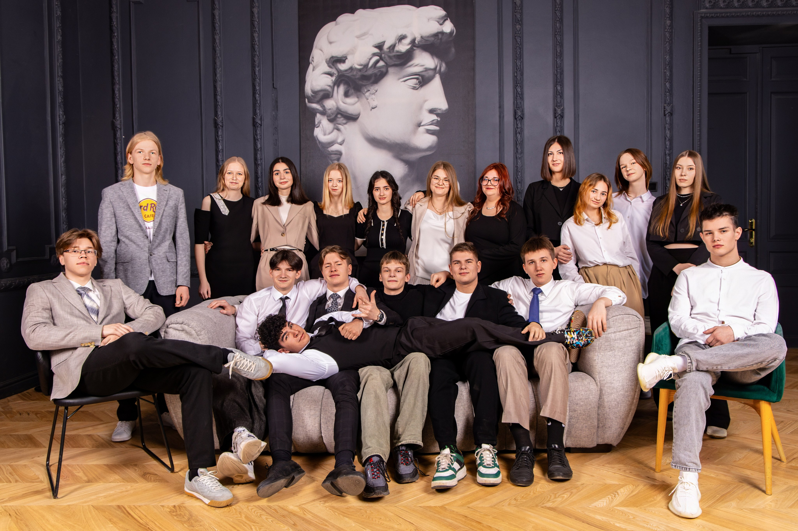 Фотосессия 11 класса в студии «SKYPOINT STUDIO». Фотограф и видеограф Софья Бурляева в Санкт-Петербурге