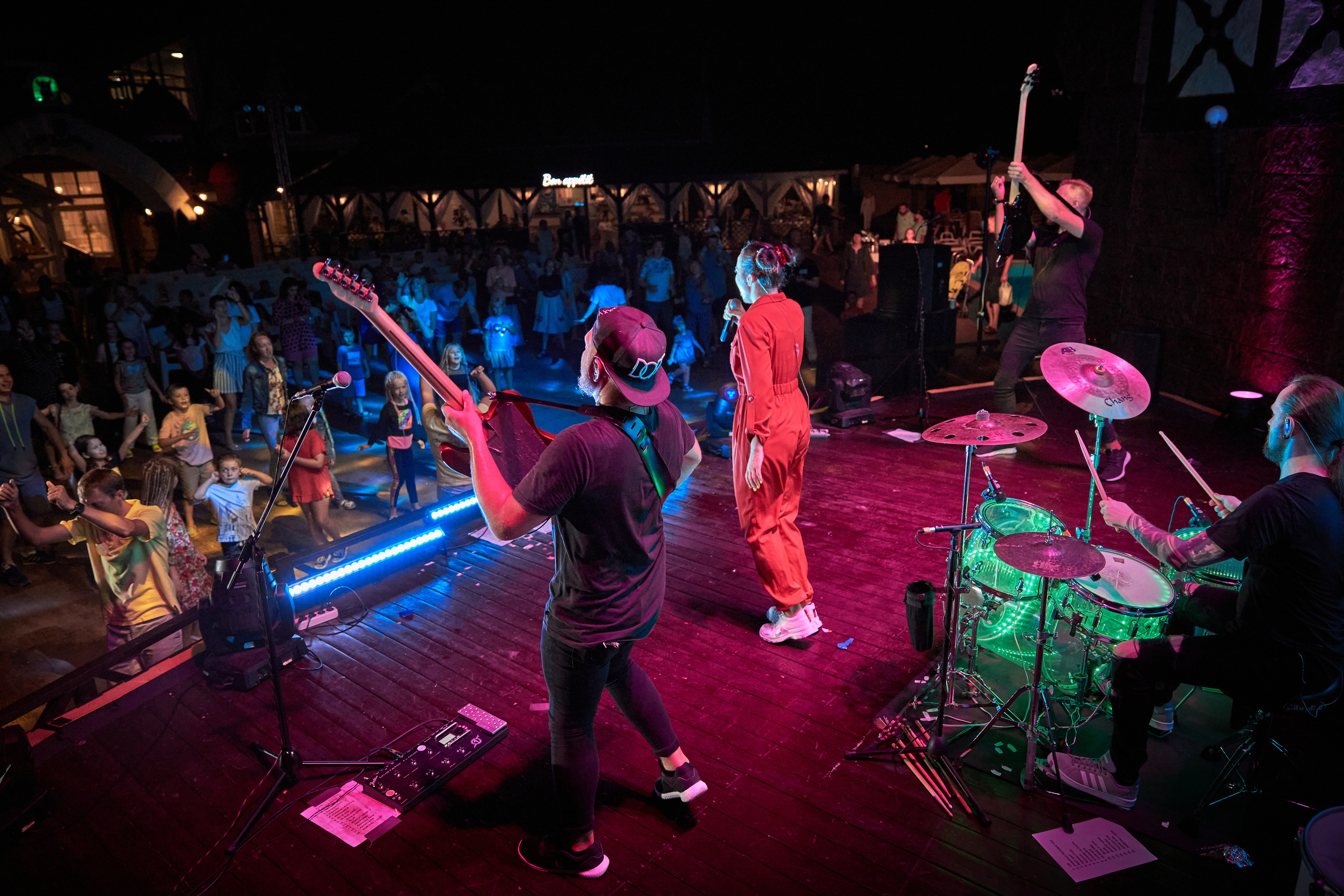 Фотограф Александр Бахаровский