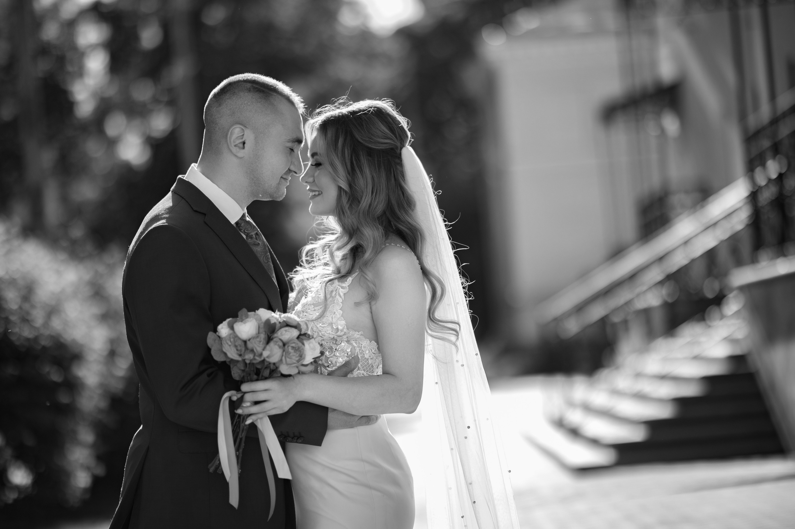Съёмка и обработка свадебных фотографий в черно-белом стиле от 1000 рублей.