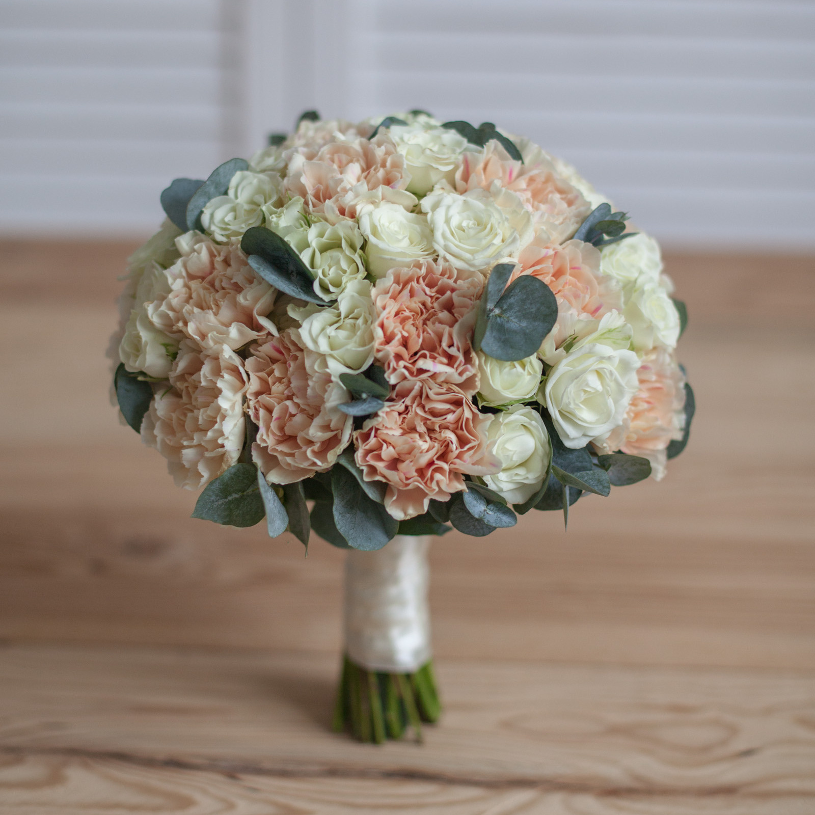 Свадебный букет с гвоздиками, флорист Маргарита Гладкова