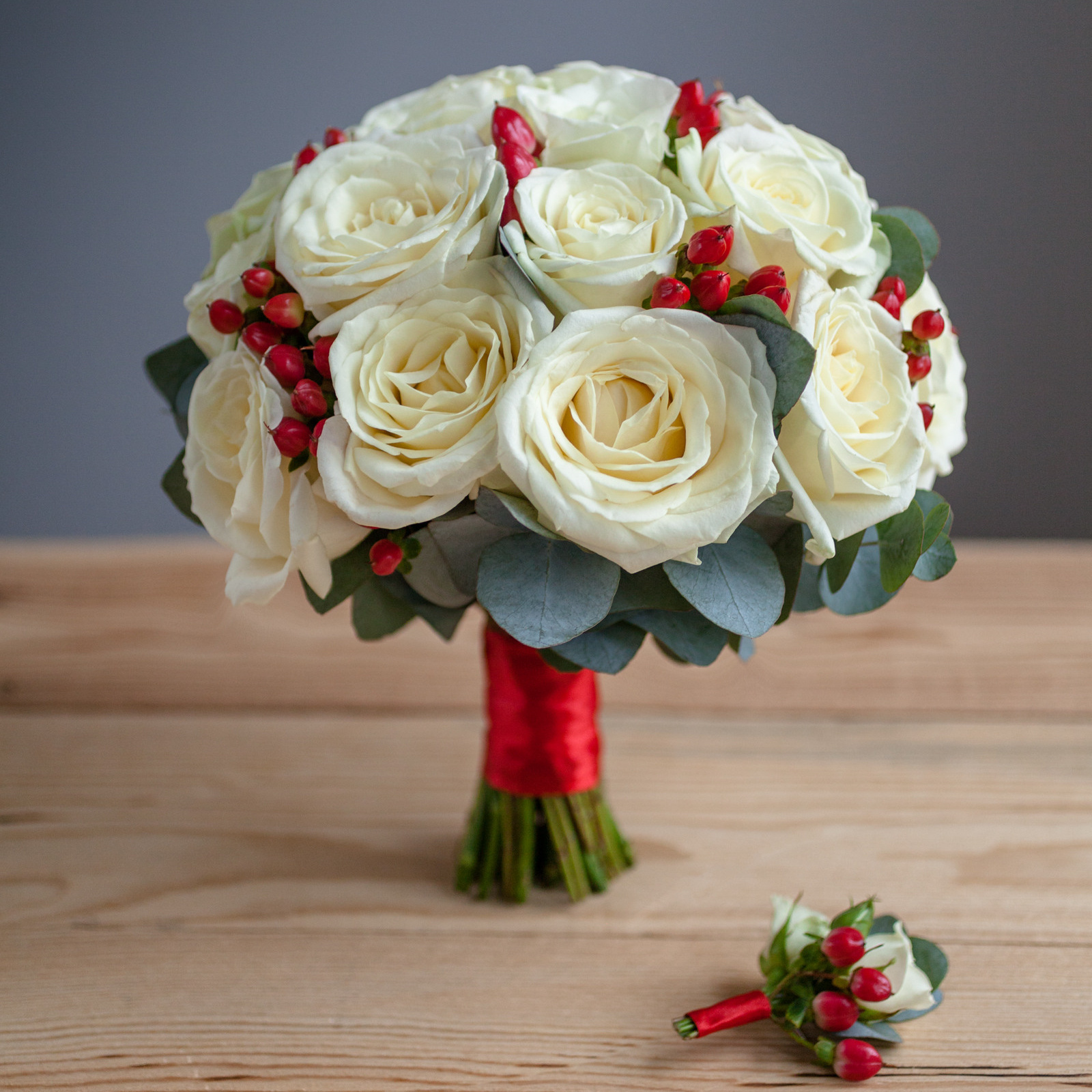 Букет невесты из белых роз, флорист Маргарита Гладкова