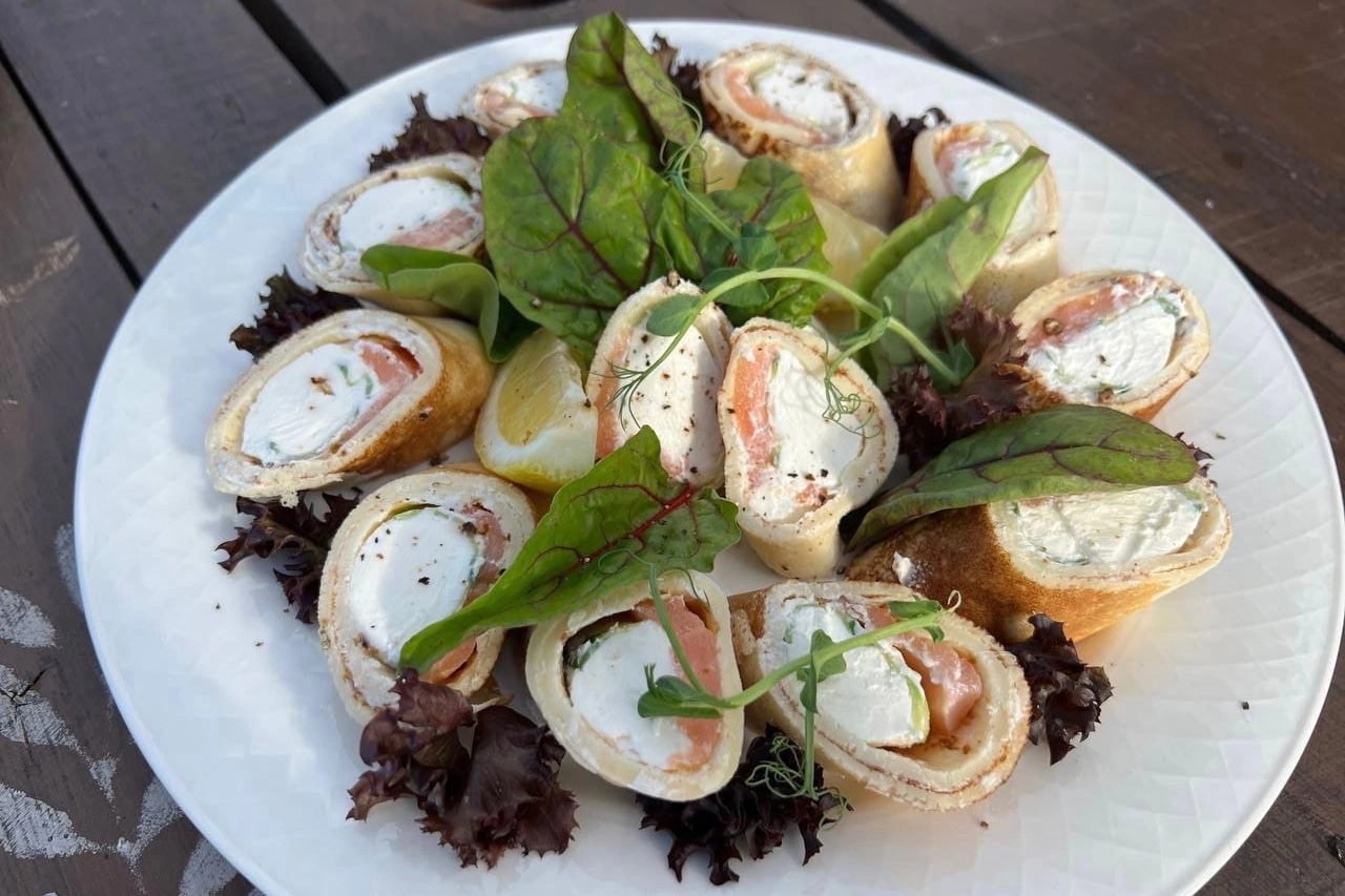 Рыбная закуска Домашние блины с семгой и сливочным сыром