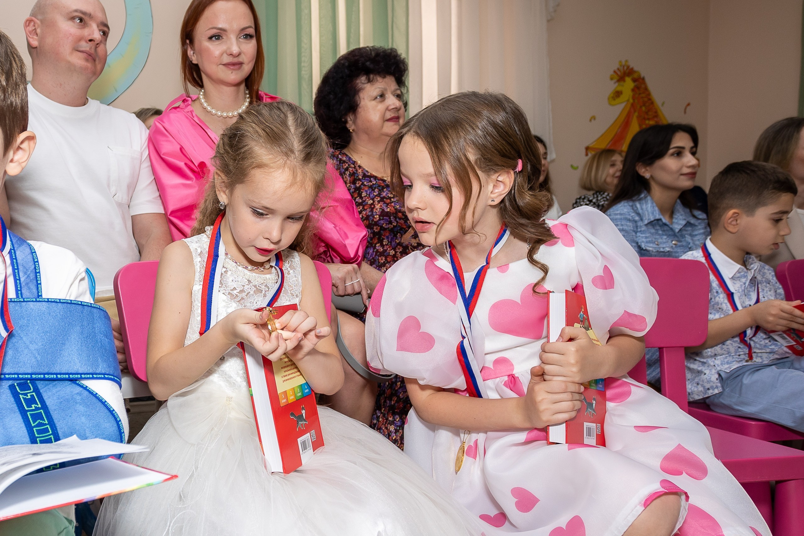 ФОТОГРАФ НА ВЫПУСКНОЙ. Выпускные альбомы Майкоп, Краснодар Елена Золотарева