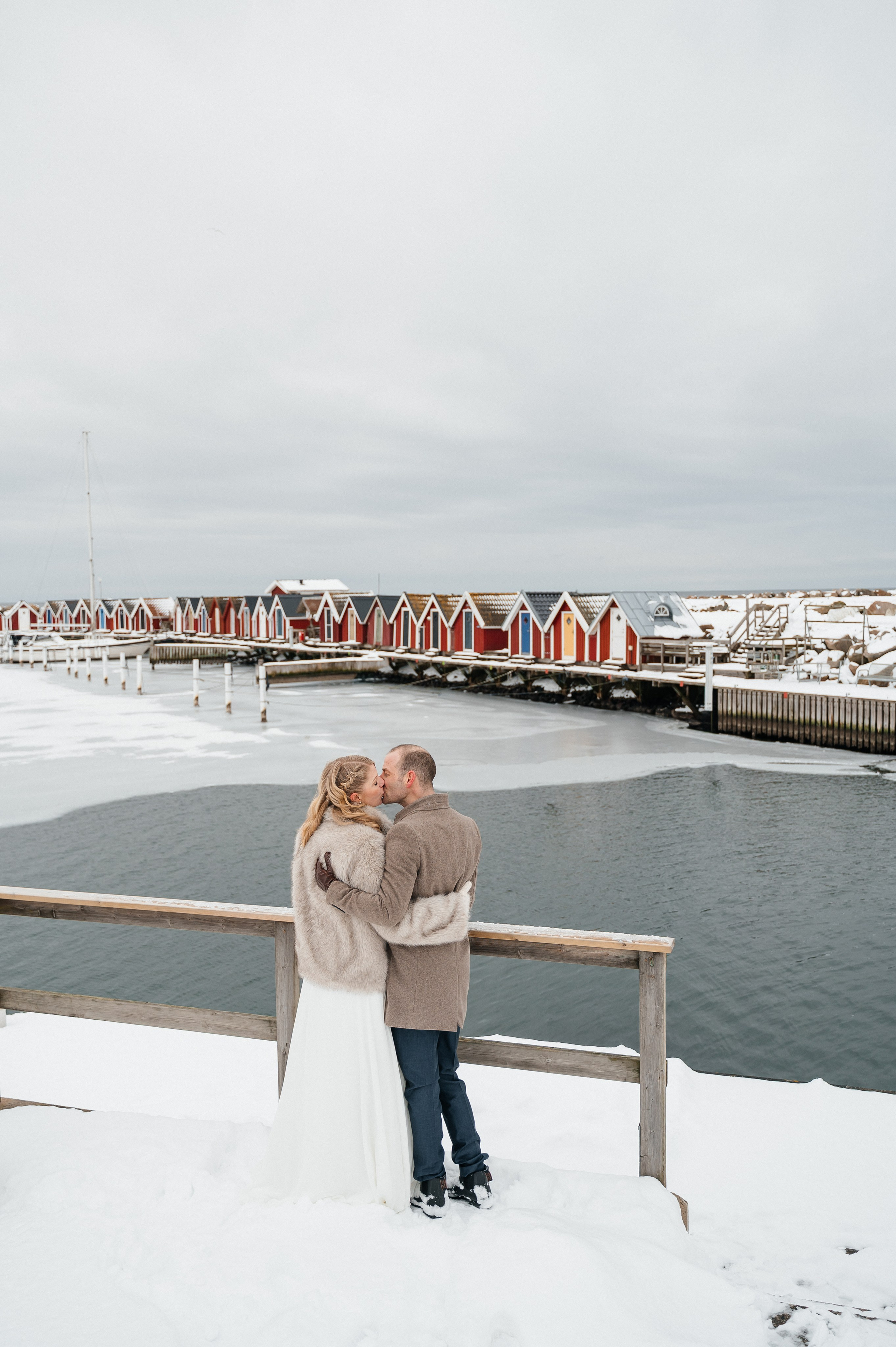 Bröllopsfotograf Varberg — en vinterbröllopsdag vid havet