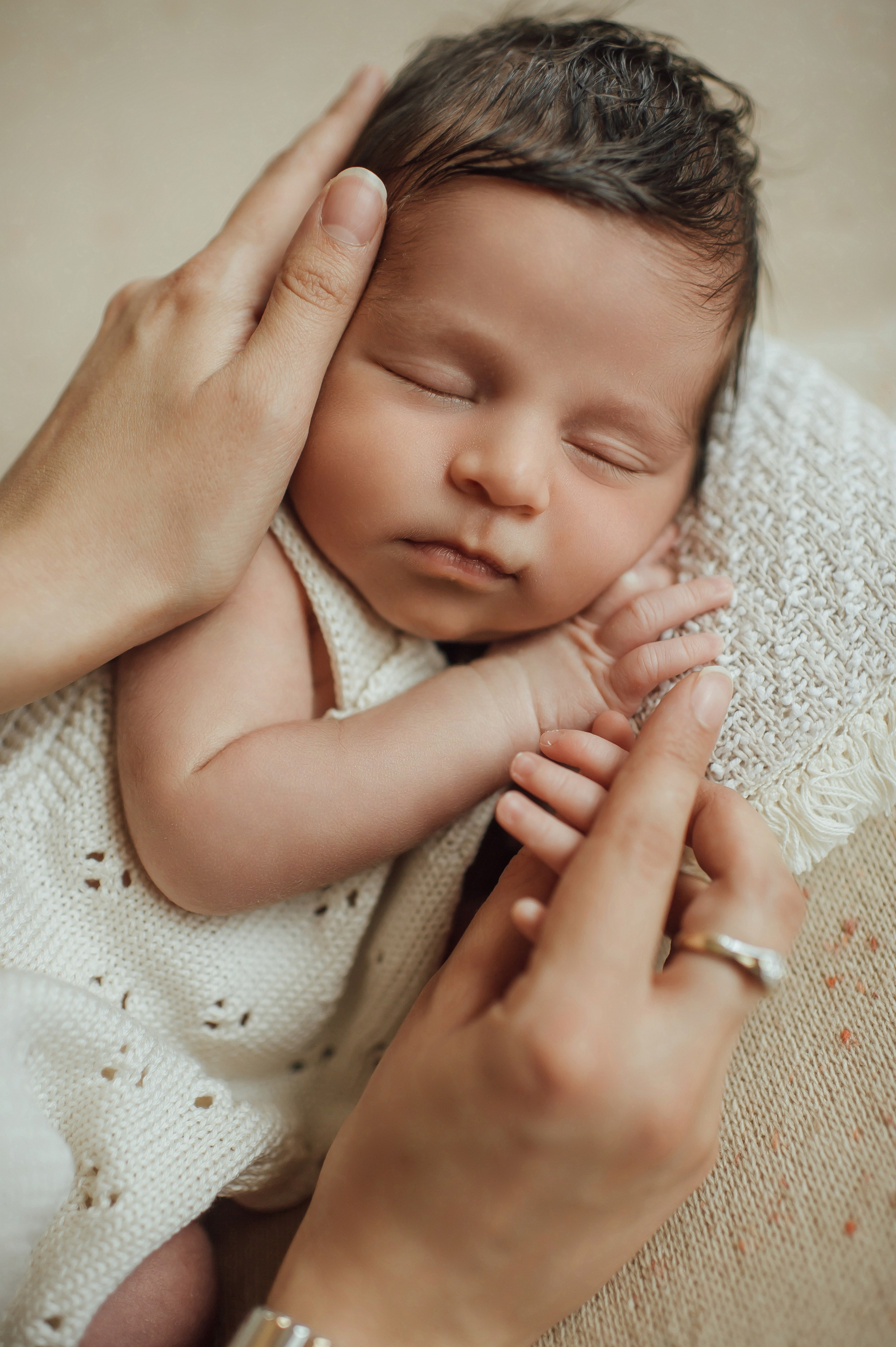 Что надеть на домашнюю newborn-съемку: гайд для мам, пап и сладких пяточек 🤎☁️. Фотограф новорожденных (newborn) и семейный фотограф в Старом Осколе | София Степаненко