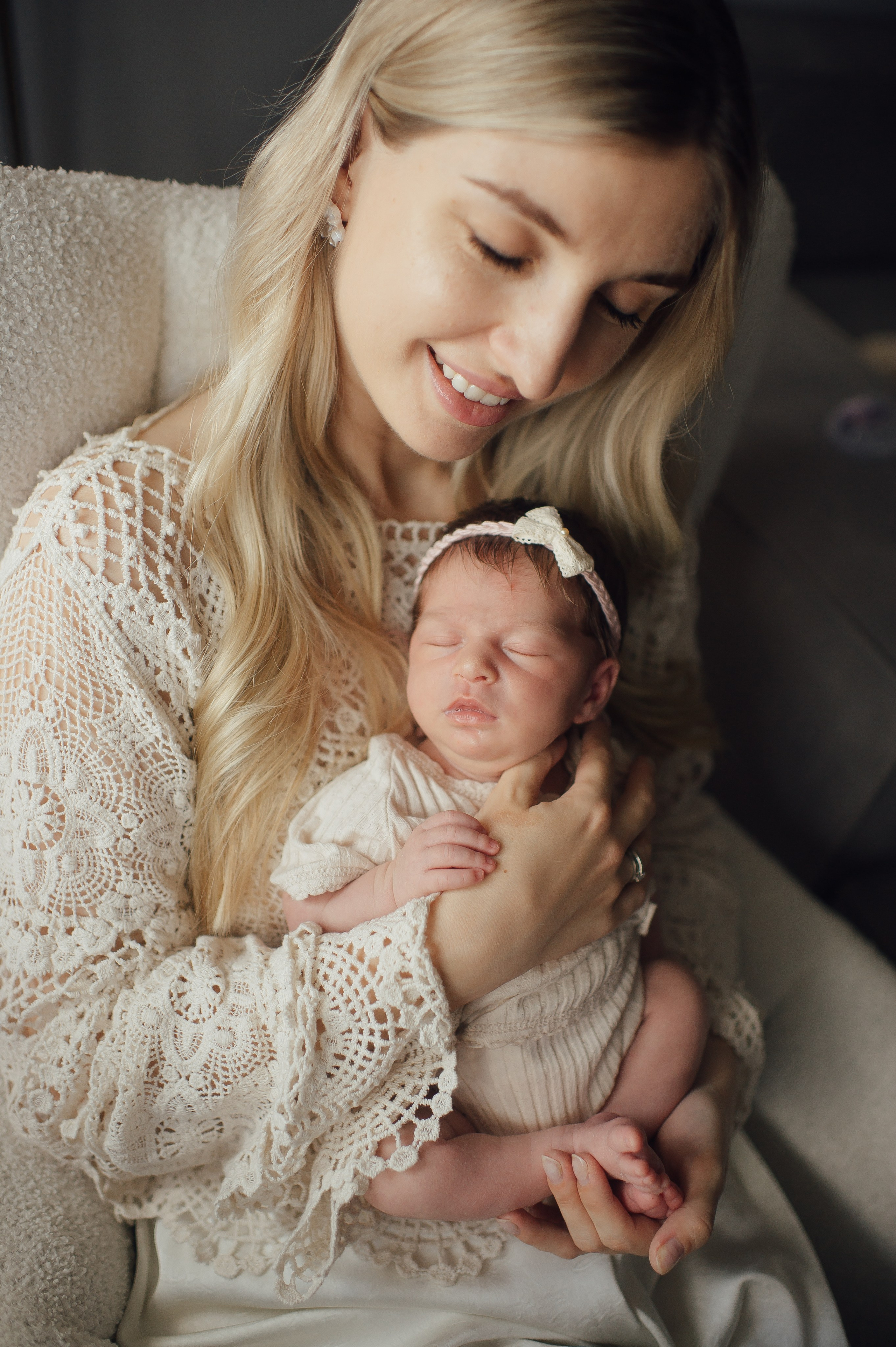 Что надеть на домашнюю newborn-съемку: гайд для мам, пап и сладких пяточек 🤎☁️. Фотограф новорожденных (newborn) и семейный фотограф в Старом Осколе | София Степаненко
