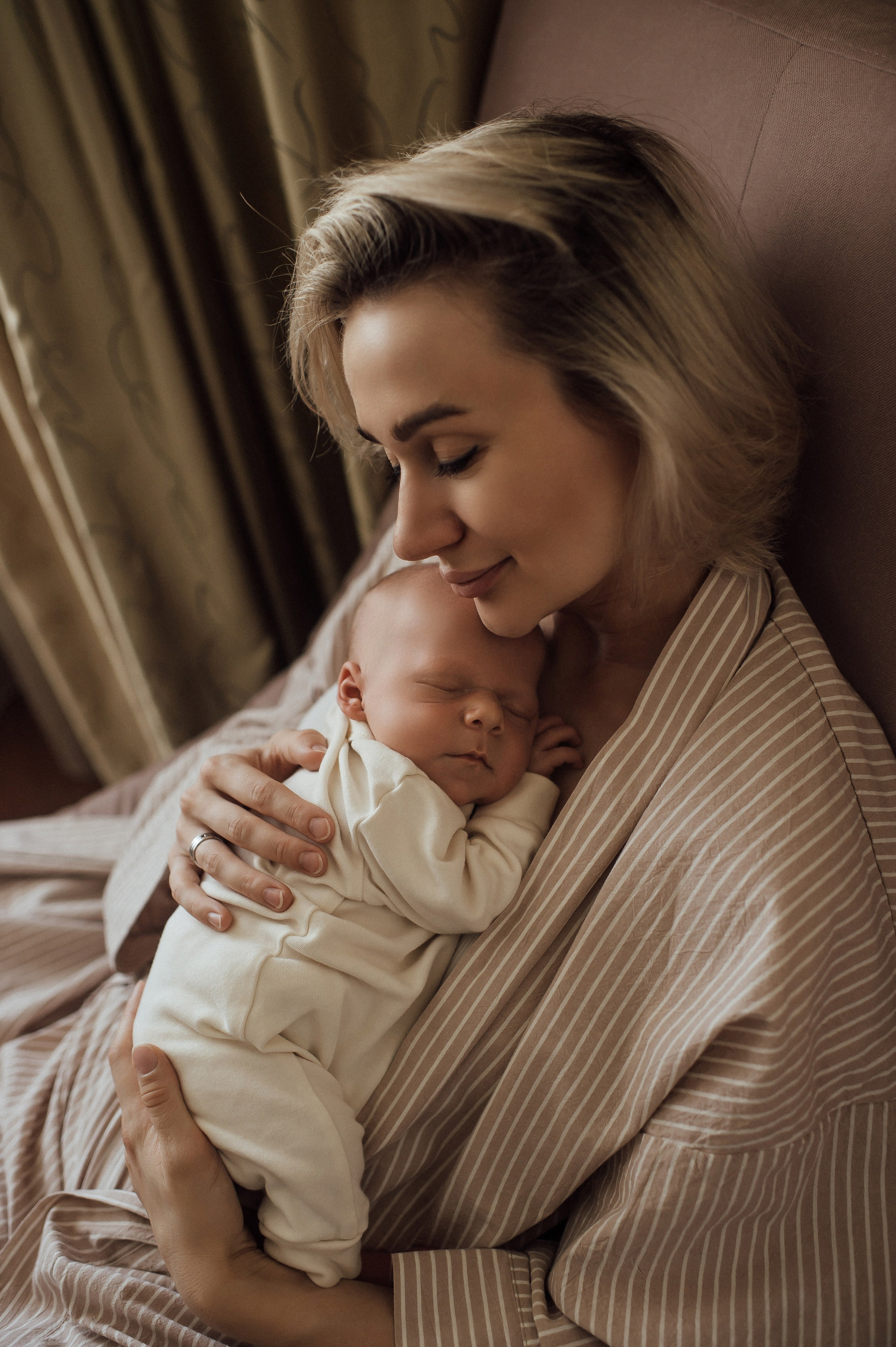 Что надеть на домашнюю newborn-съемку: гайд для мам, пап и сладких пяточек 🤎☁️. Фотограф новорожденных (newborn) и семейный фотограф в Старом Осколе | София Степаненко