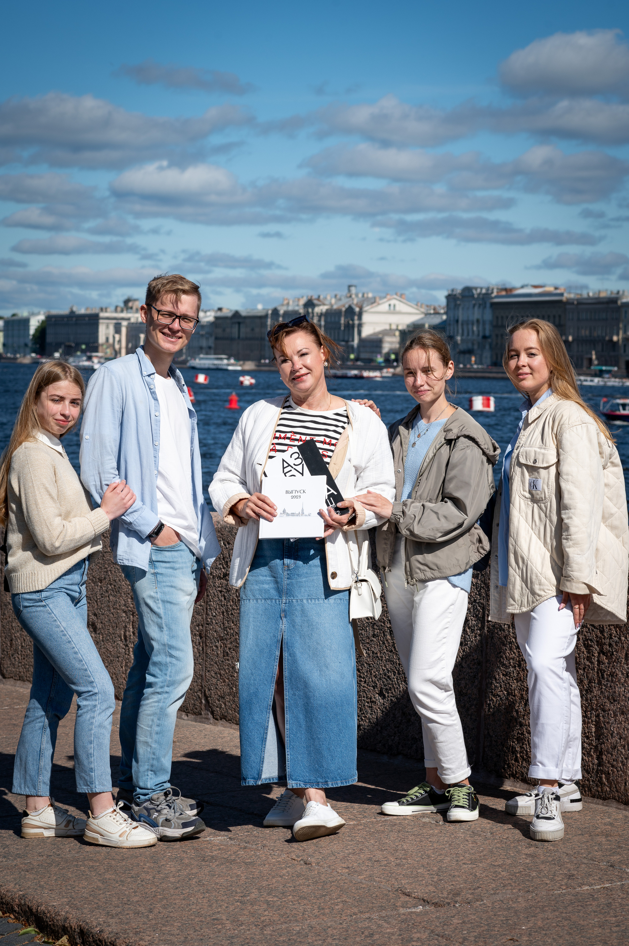 ЗНАКОМЬТЕСЬ с нашими работами. Школьная фотография в Санкт-Петербурге, выпускные альбомы, фотосессии