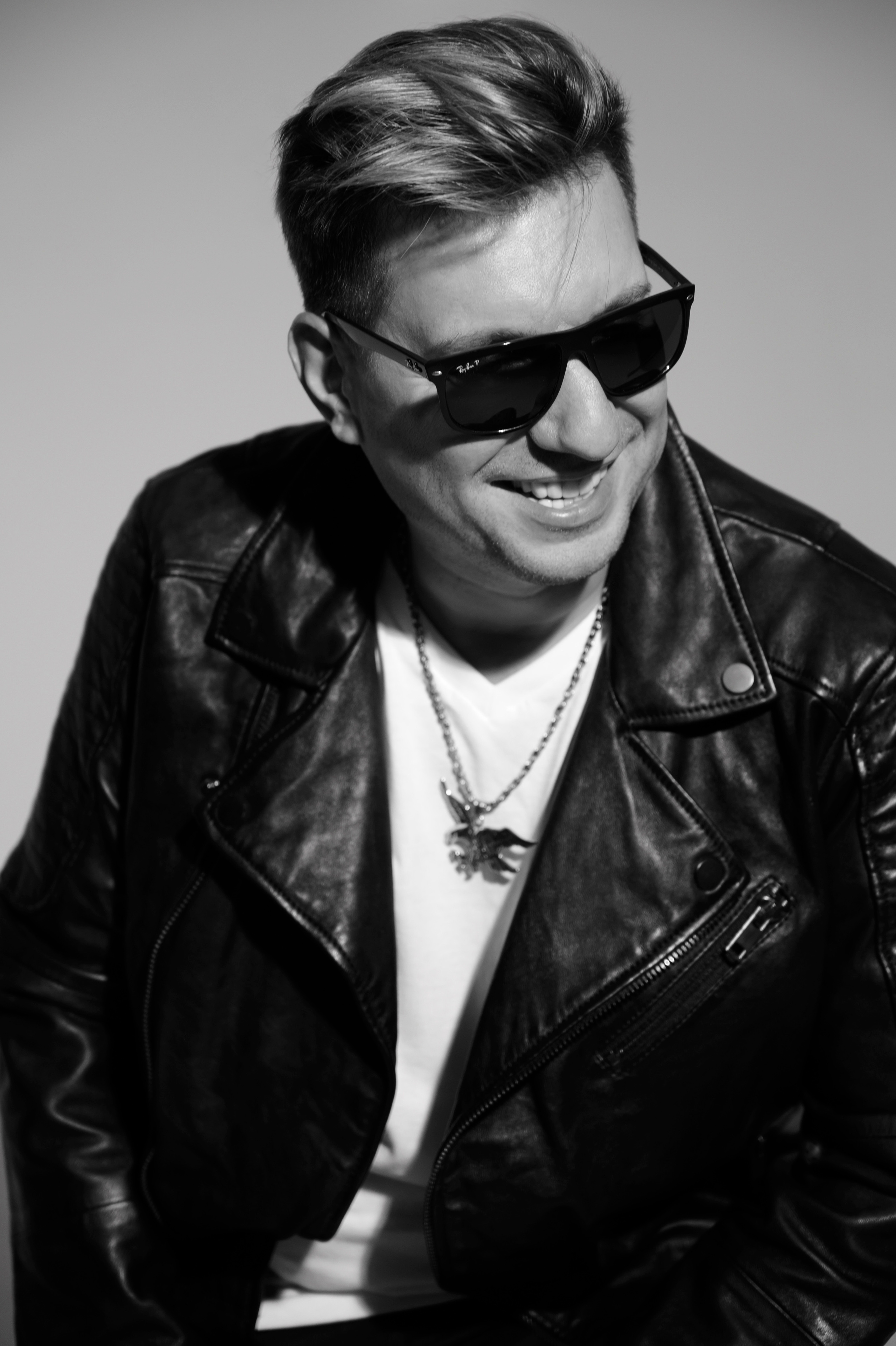 К какому фотографу возвращаются люди?. Фотограф Антон Горин